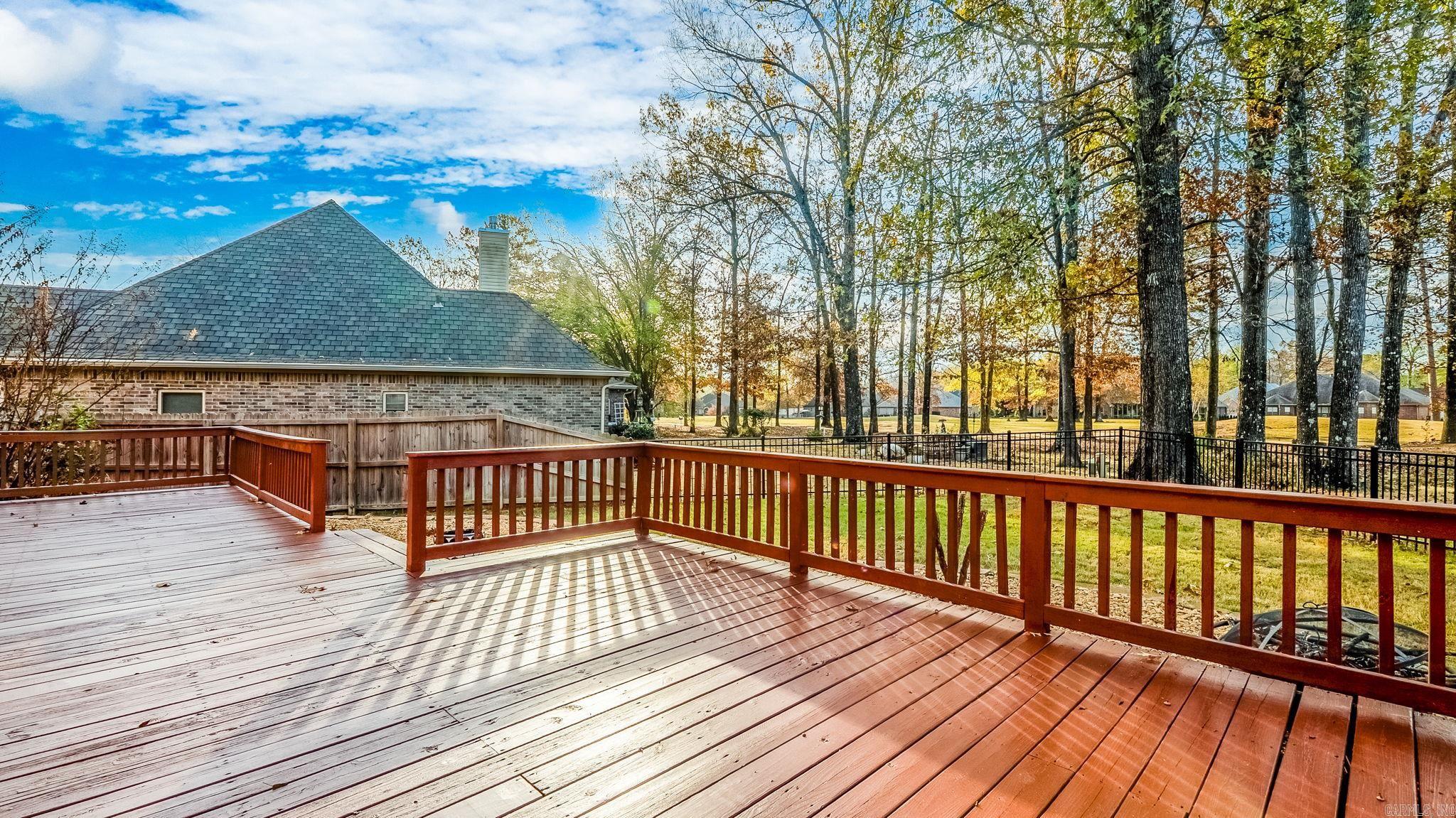 COUNTRY CLUB OF ARK THE - Residential