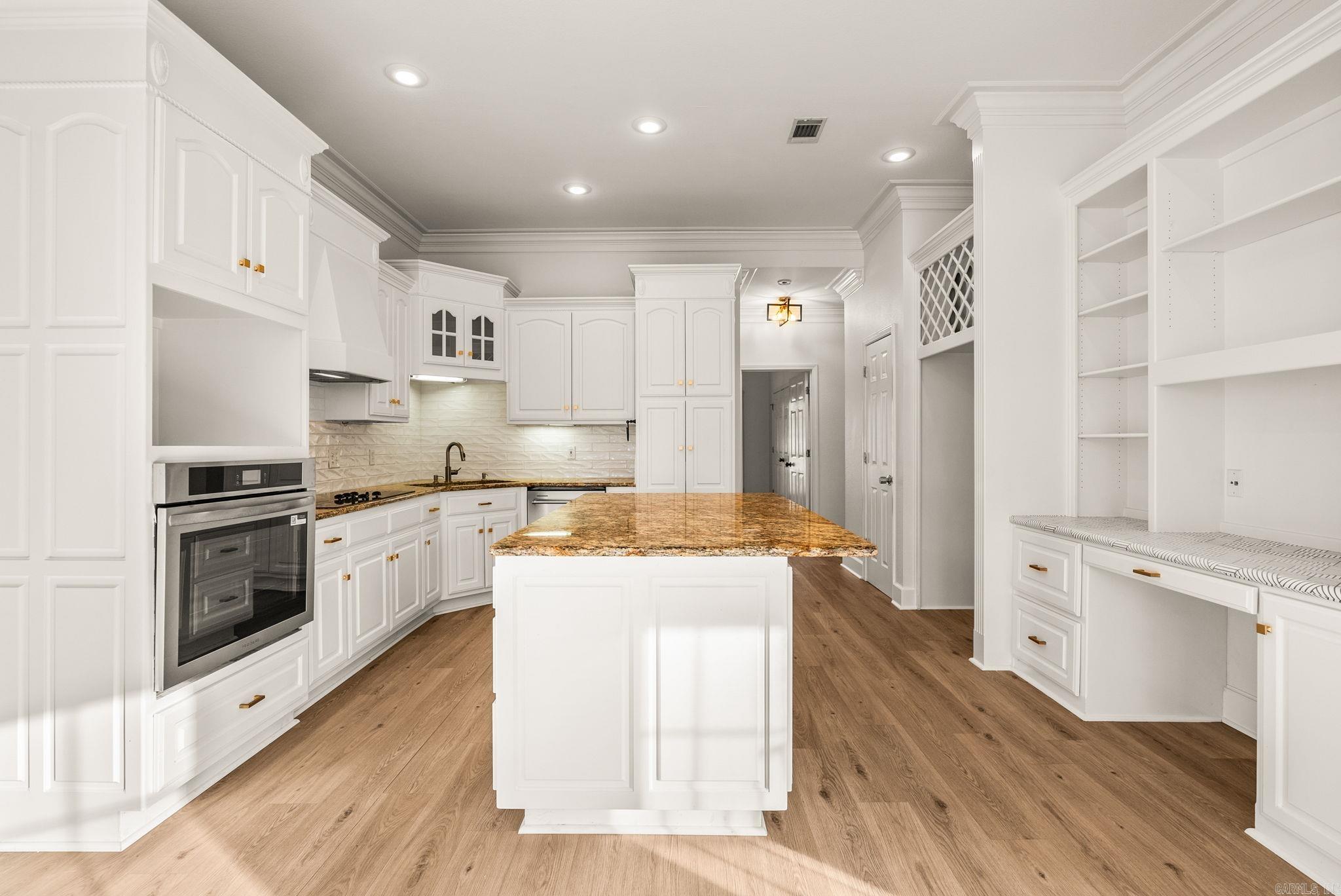 COUNTRY CLUB OF ARK THE - Residential