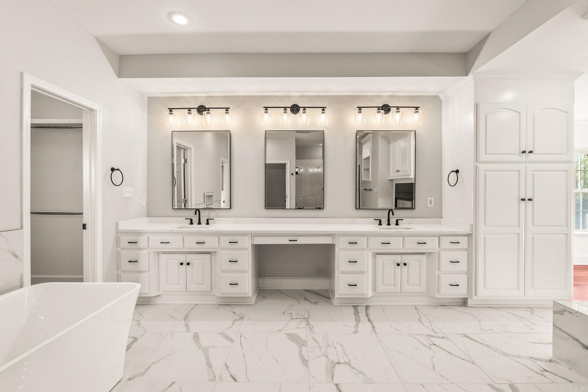 COUNTRY CLUB OF ARK THE - Residential