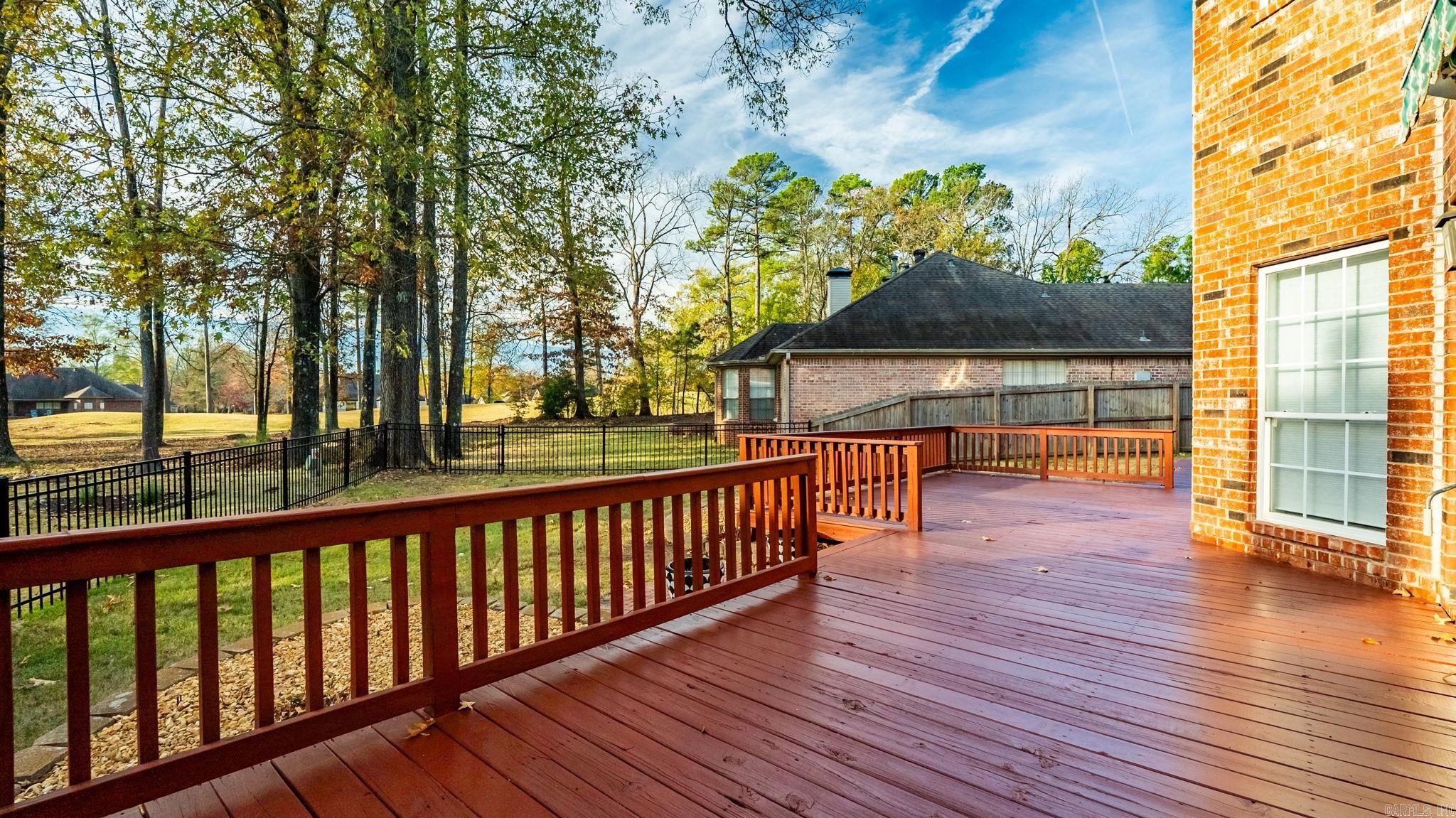 COUNTRY CLUB OF ARK THE - Residential