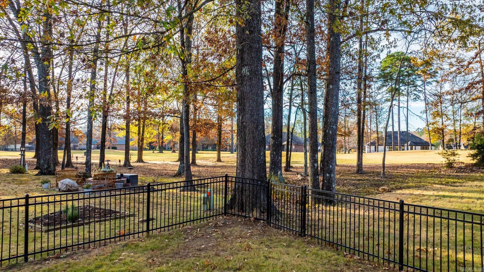 COUNTRY CLUB OF ARK THE - Residential