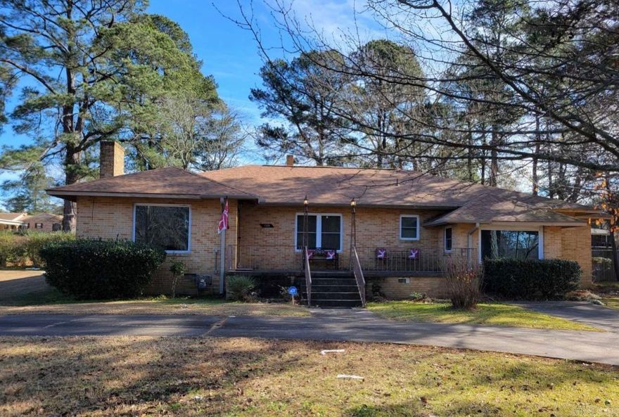 This beautiful home sit on a corner lot that is literally walking distance from Southern Arkansas University campus and three minutes away from downtown Magnolia. The property has updates such as new windows, new roof and new privacy fence all added around 2018.
