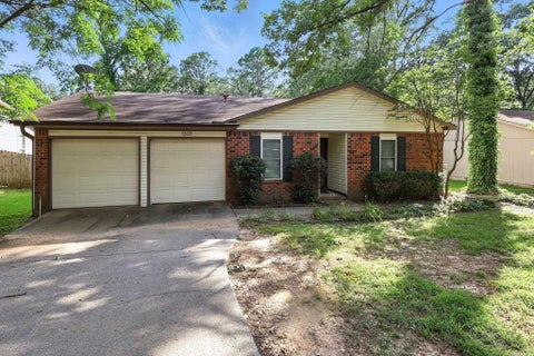Photo of 12621 Valleywood Drive, Little Rock, AR 72211 (MLS # 26042342)