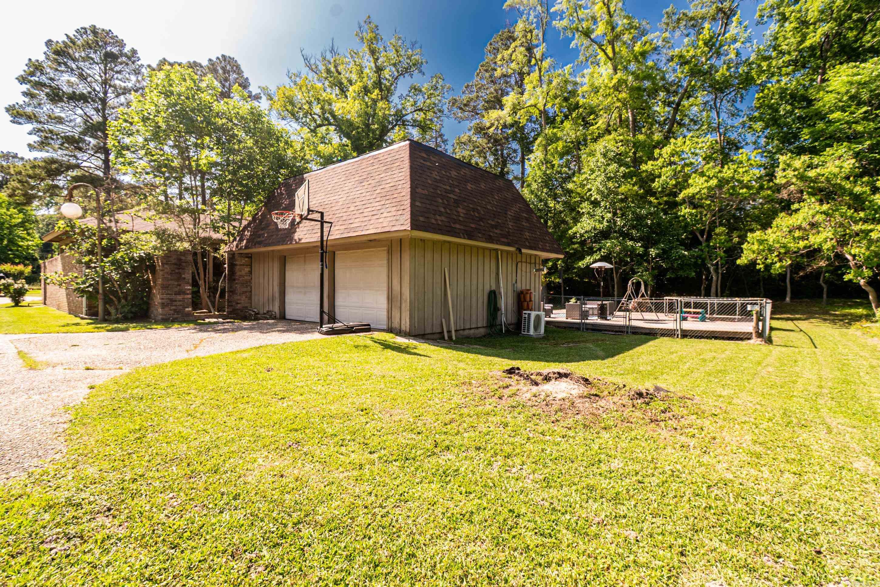 COUNTRY CLUB COLONY - Residential