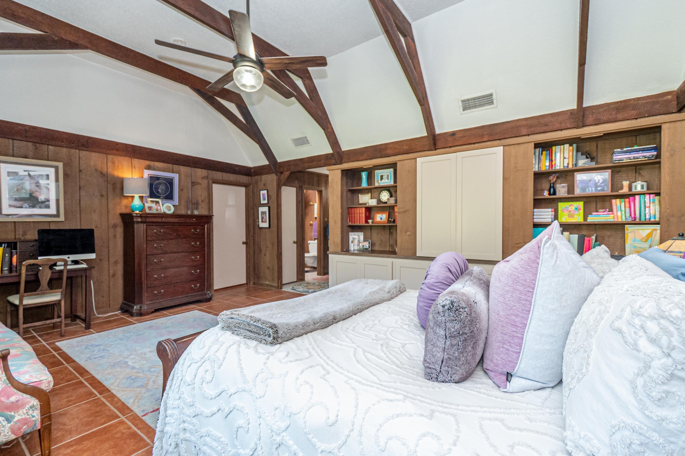 COUNTRY CLUB COLONY - Residential