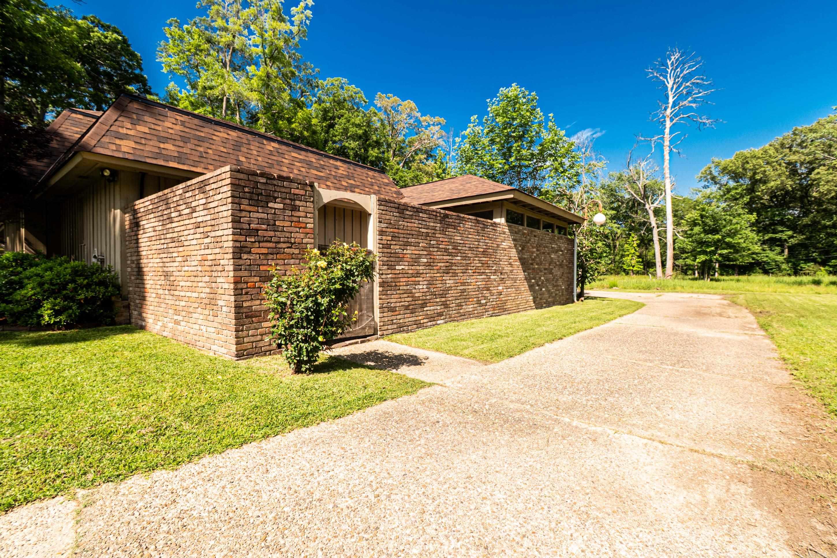 COUNTRY CLUB COLONY - Residential