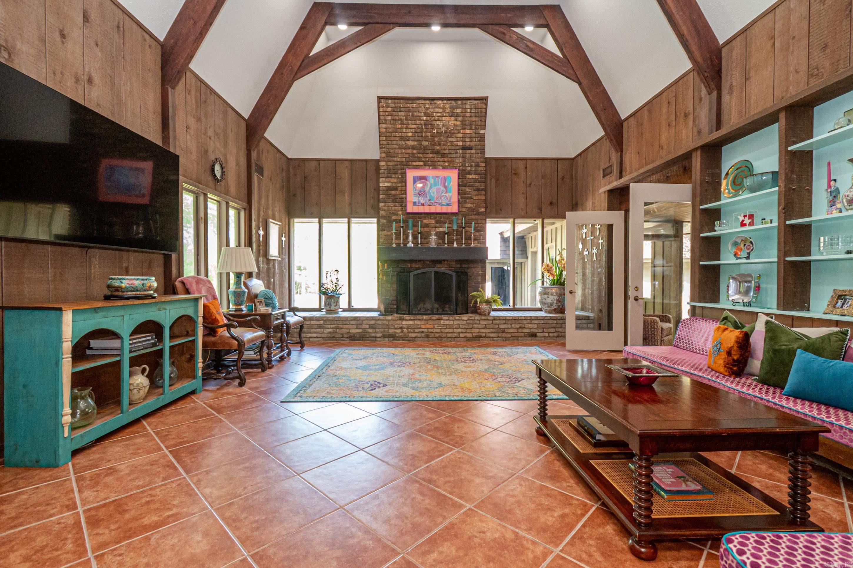 COUNTRY CLUB COLONY - Residential