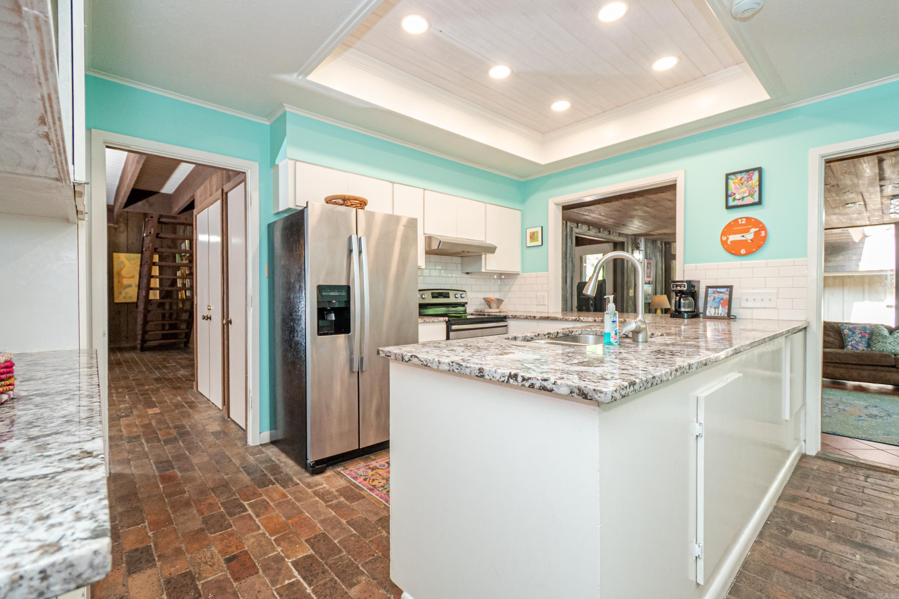 COUNTRY CLUB COLONY - Residential