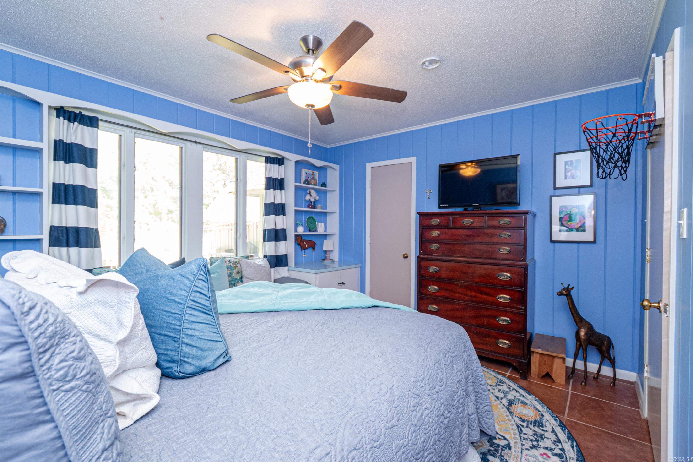 COUNTRY CLUB COLONY - Residential