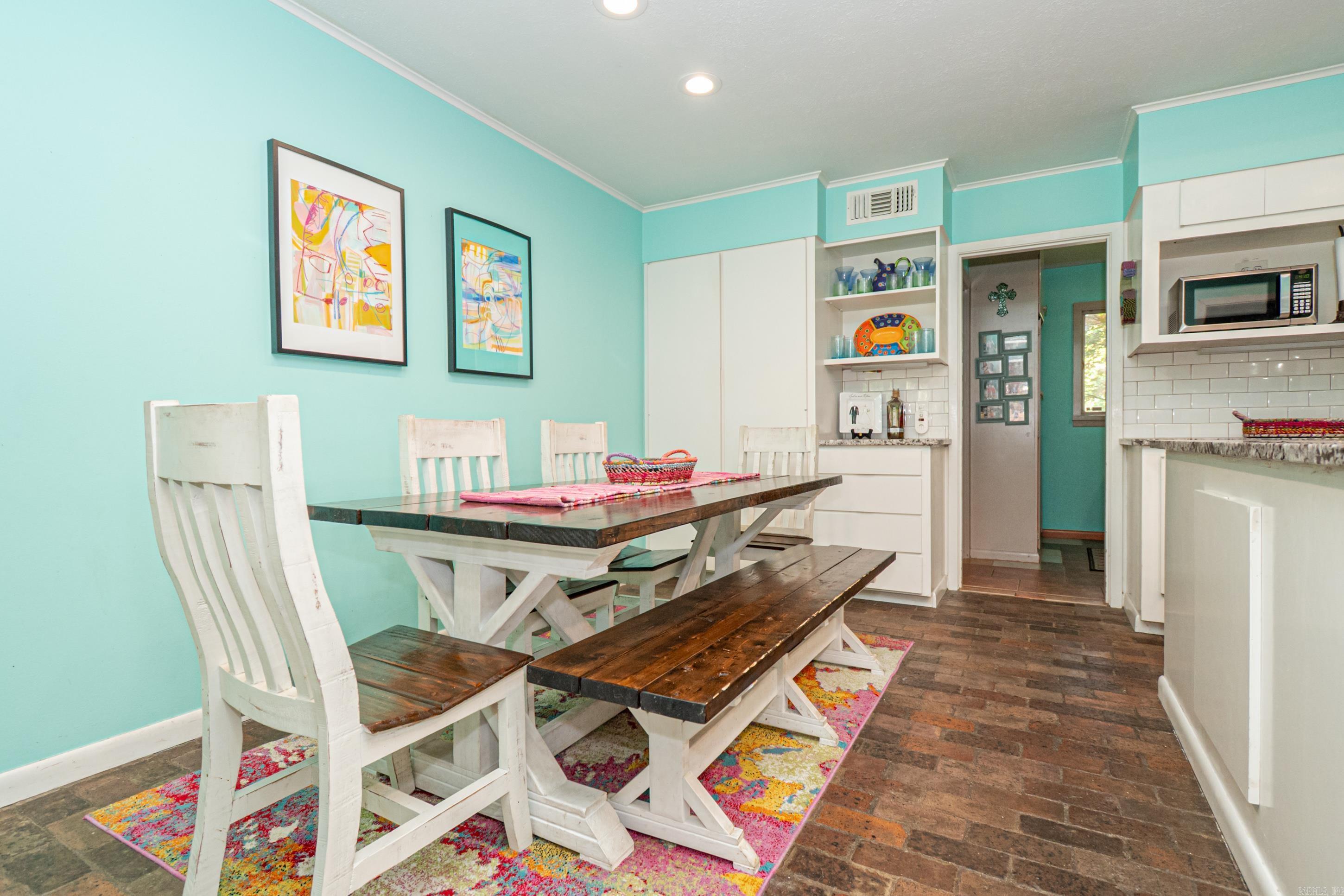 COUNTRY CLUB COLONY - Residential