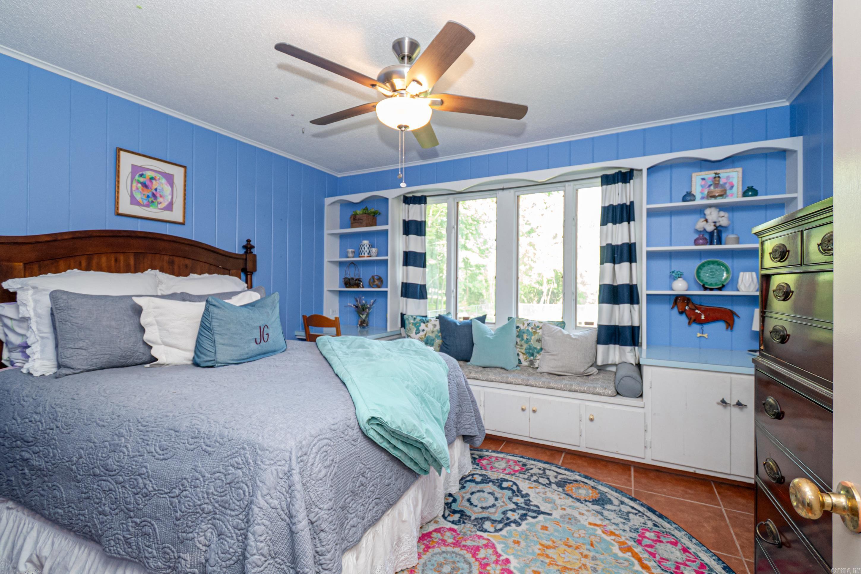 COUNTRY CLUB COLONY - Residential
