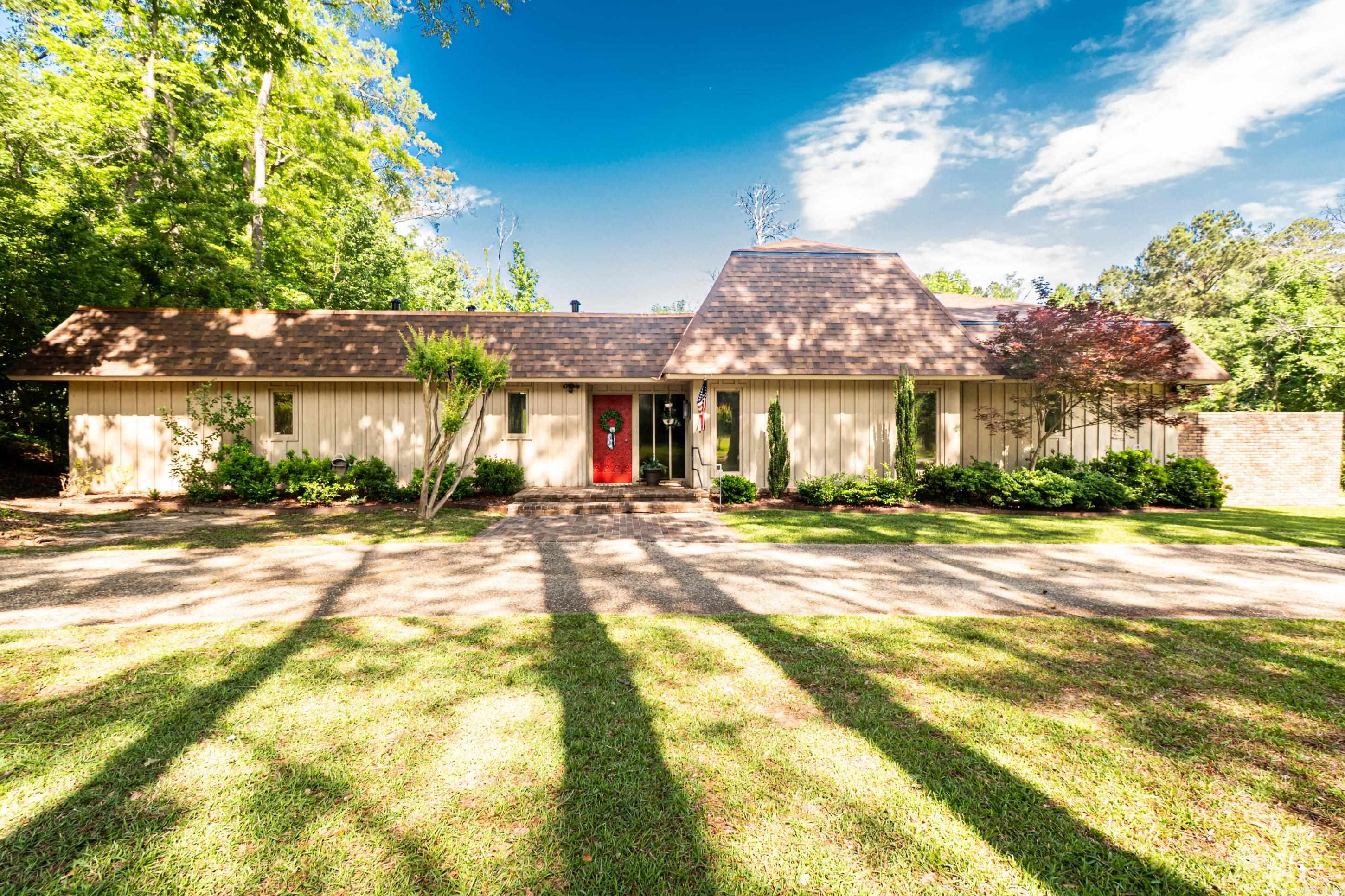 COUNTRY CLUB COLONY - Residential