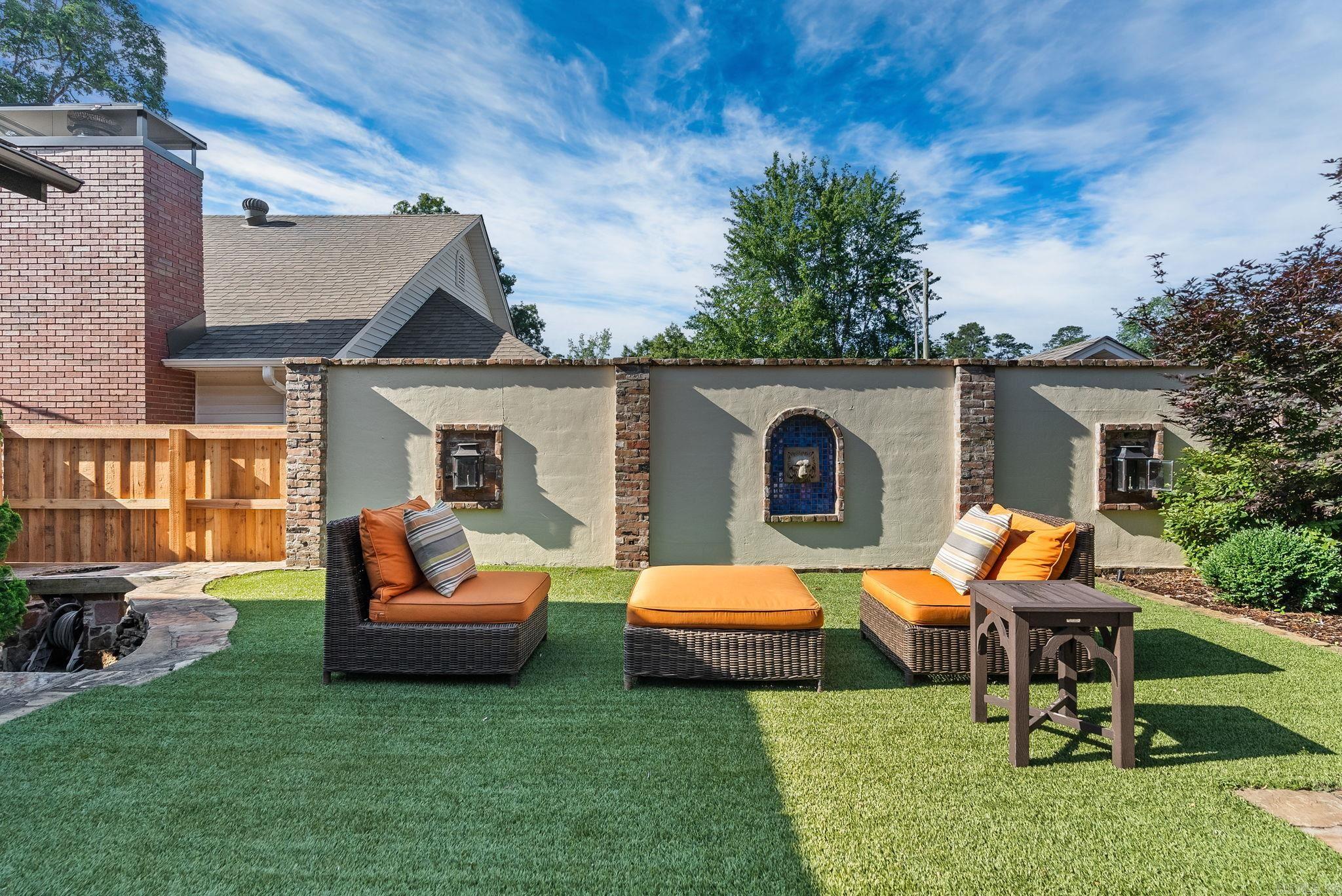 COUNTRY CLUB HGTS - Residential