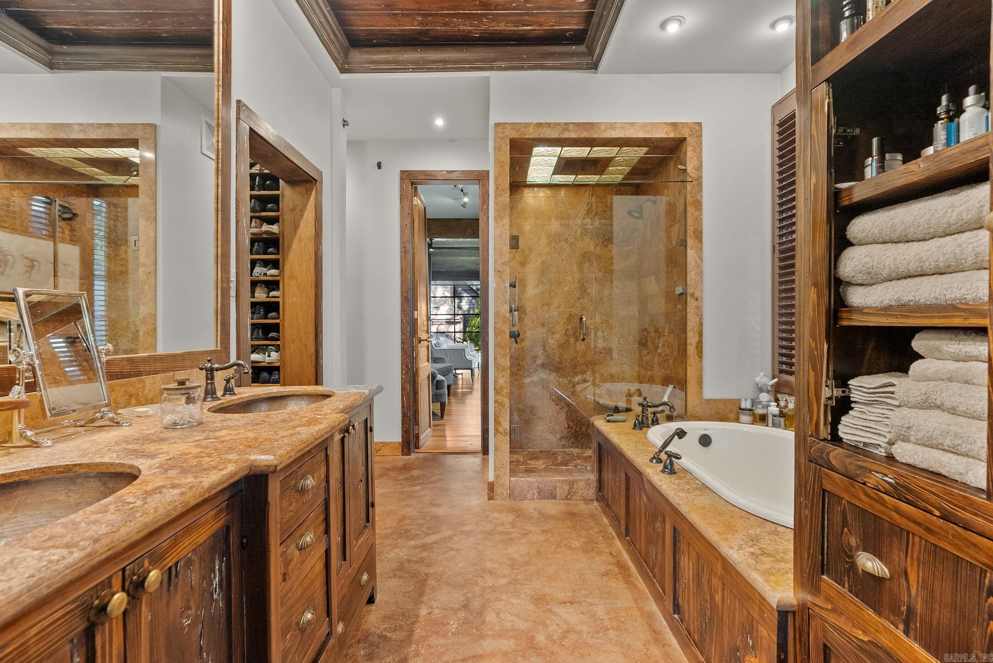 COUNTRY CLUB HGTS - Residential