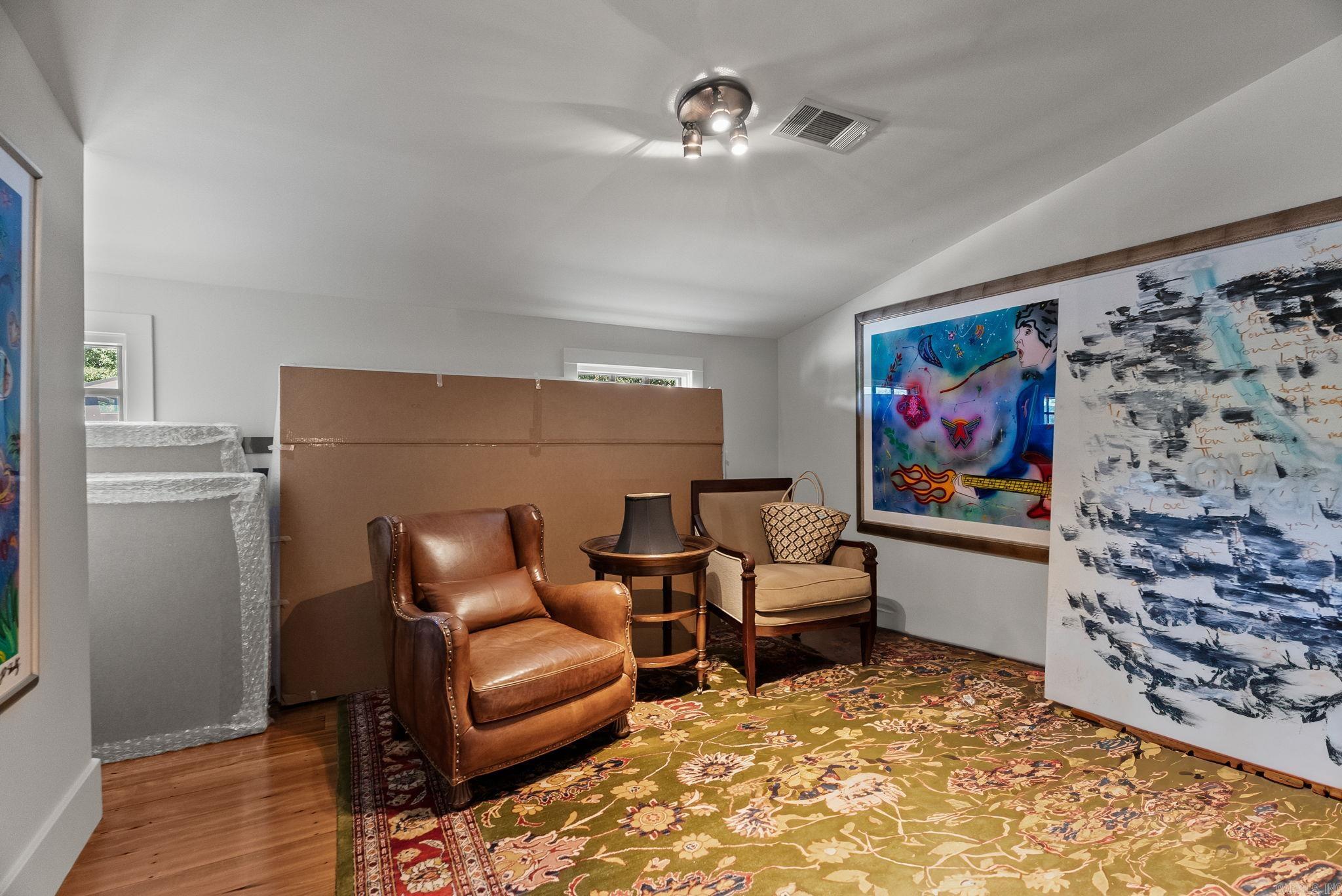 COUNTRY CLUB HGTS - Residential