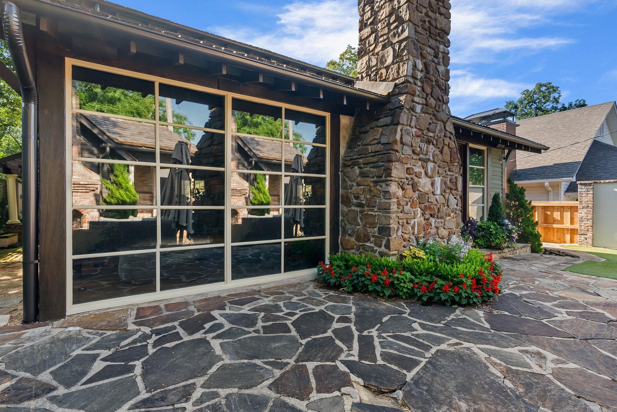 COUNTRY CLUB HGTS - Residential