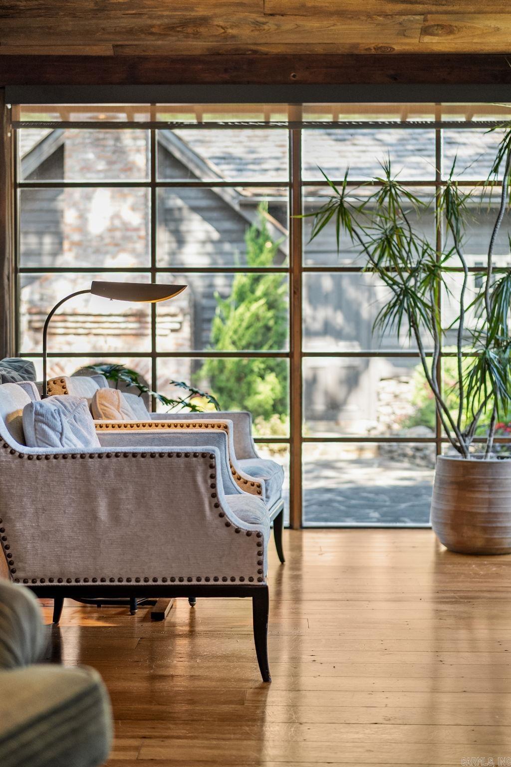 COUNTRY CLUB HGTS - Residential