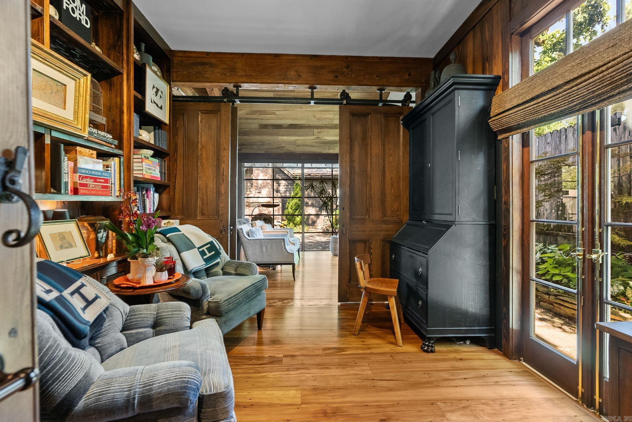 COUNTRY CLUB HGTS - Residential