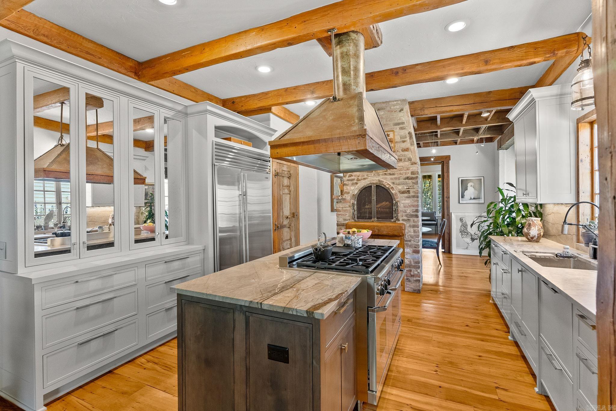 COUNTRY CLUB HGTS - Residential