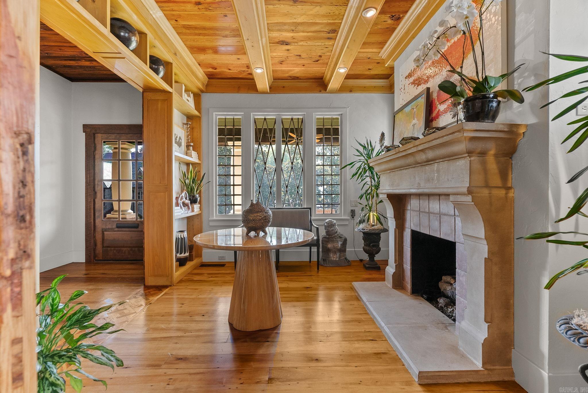 COUNTRY CLUB HGTS - Residential