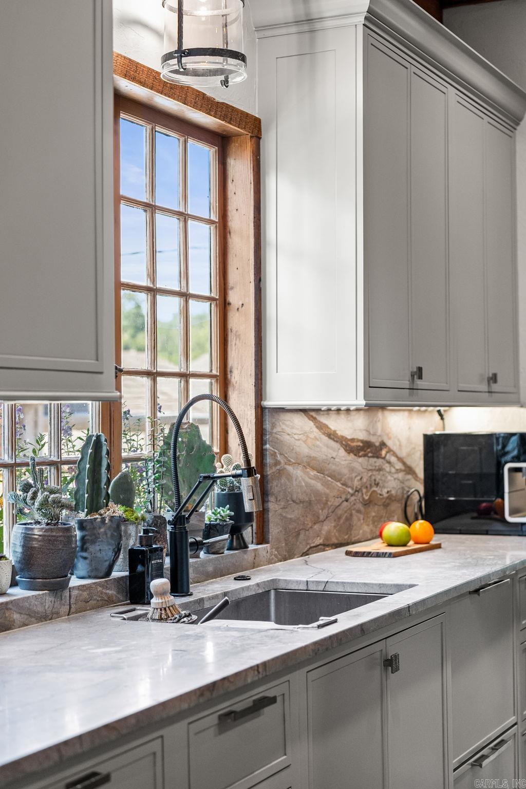 COUNTRY CLUB HGTS - Residential