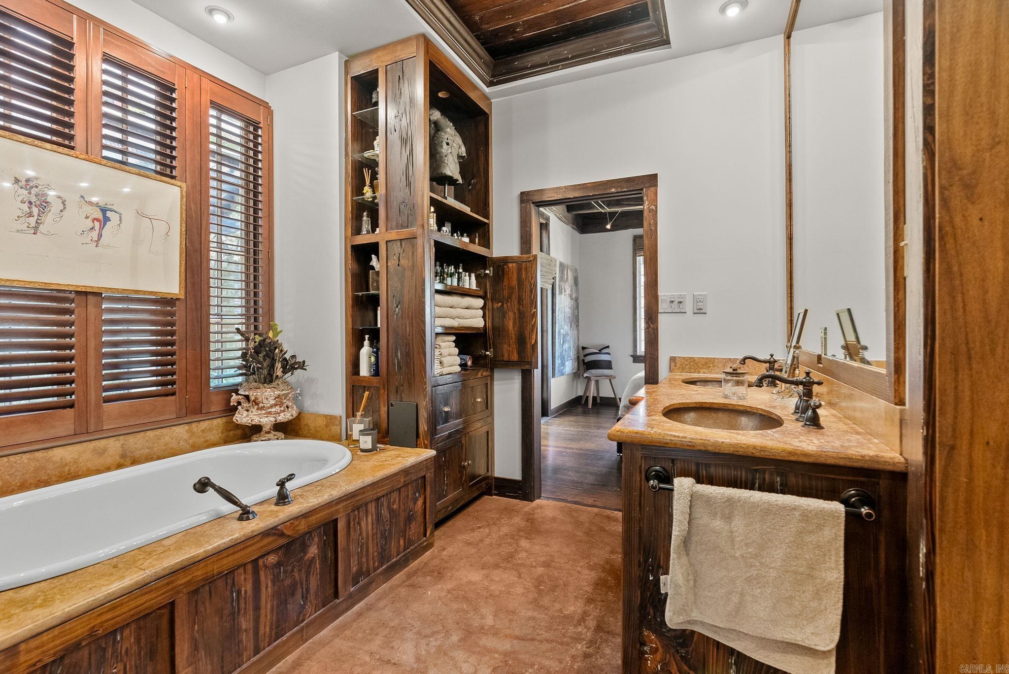 COUNTRY CLUB HGTS - Residential