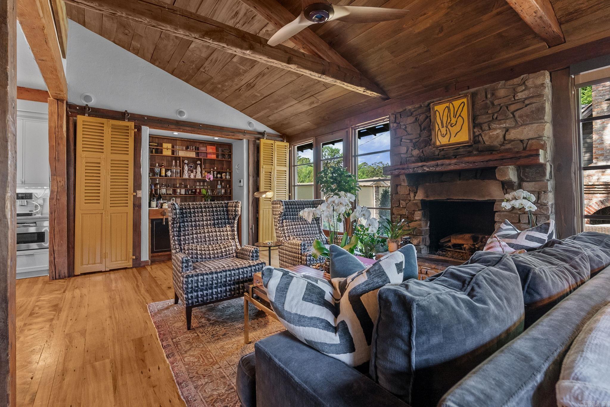 COUNTRY CLUB HGTS - Residential