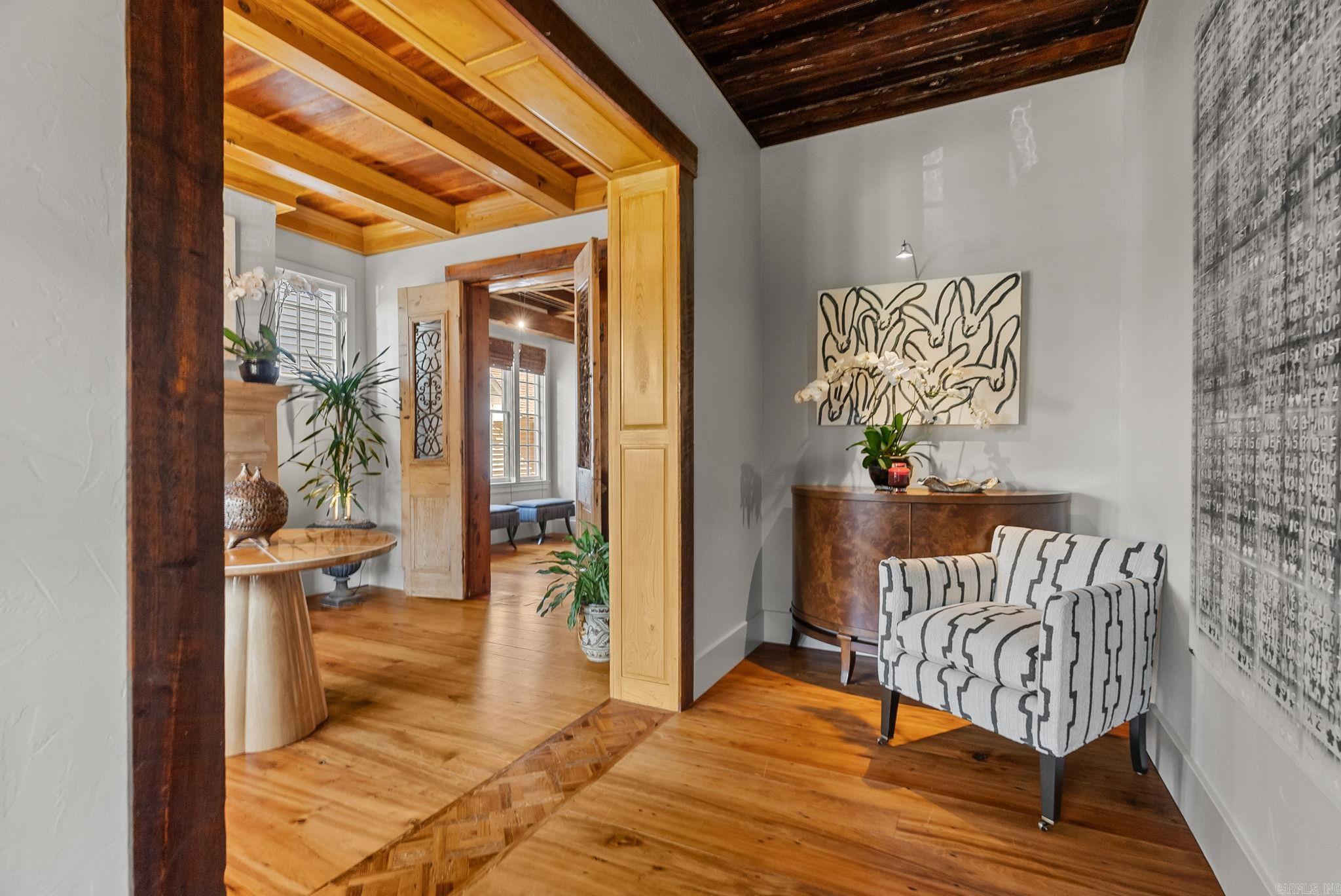 COUNTRY CLUB HGTS - Residential