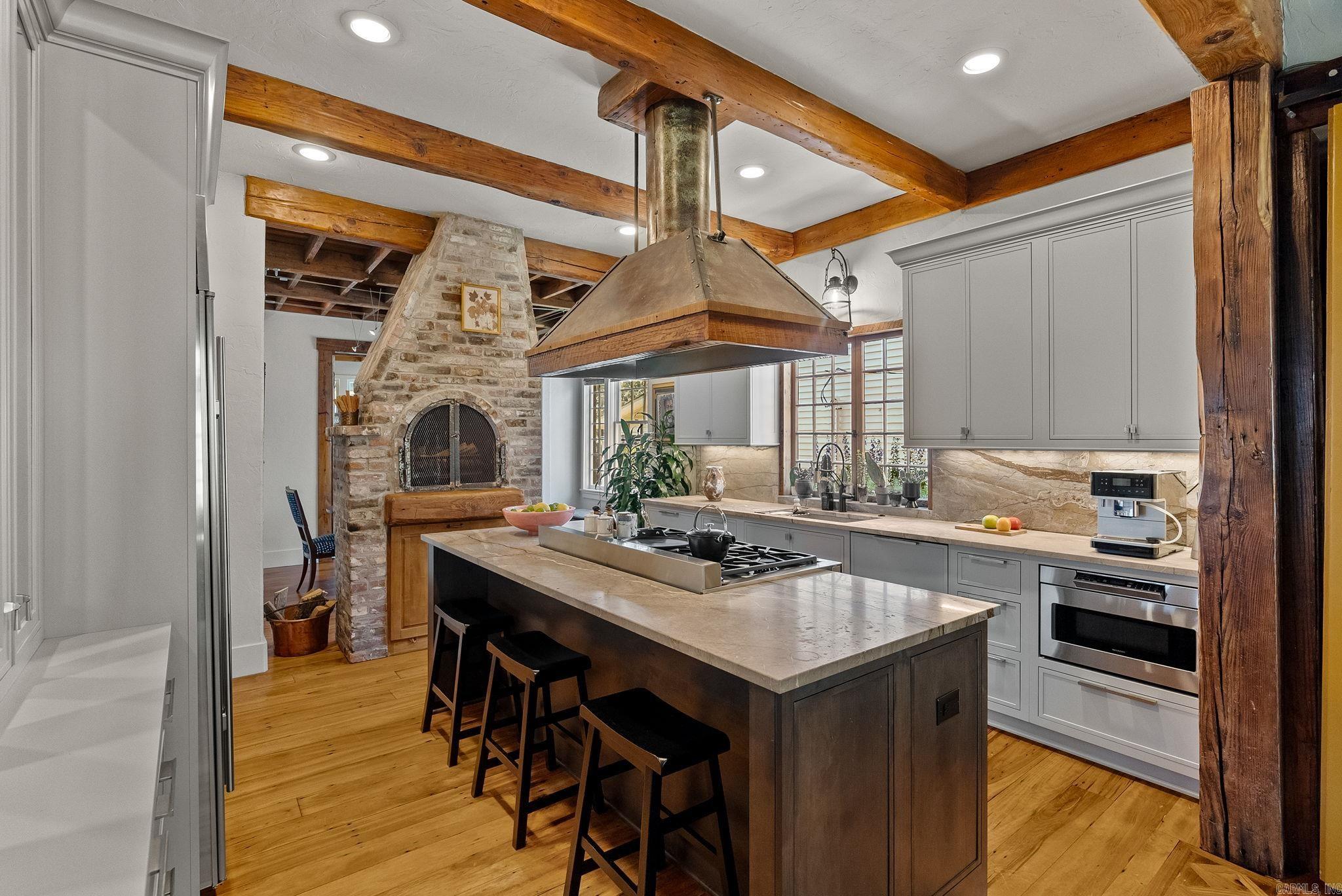 COUNTRY CLUB HGTS - Residential