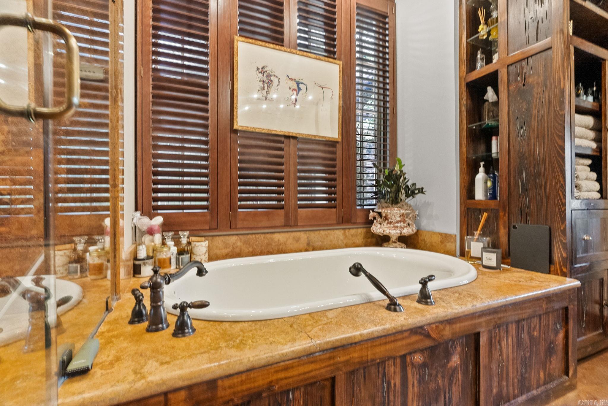 COUNTRY CLUB HGTS - Residential