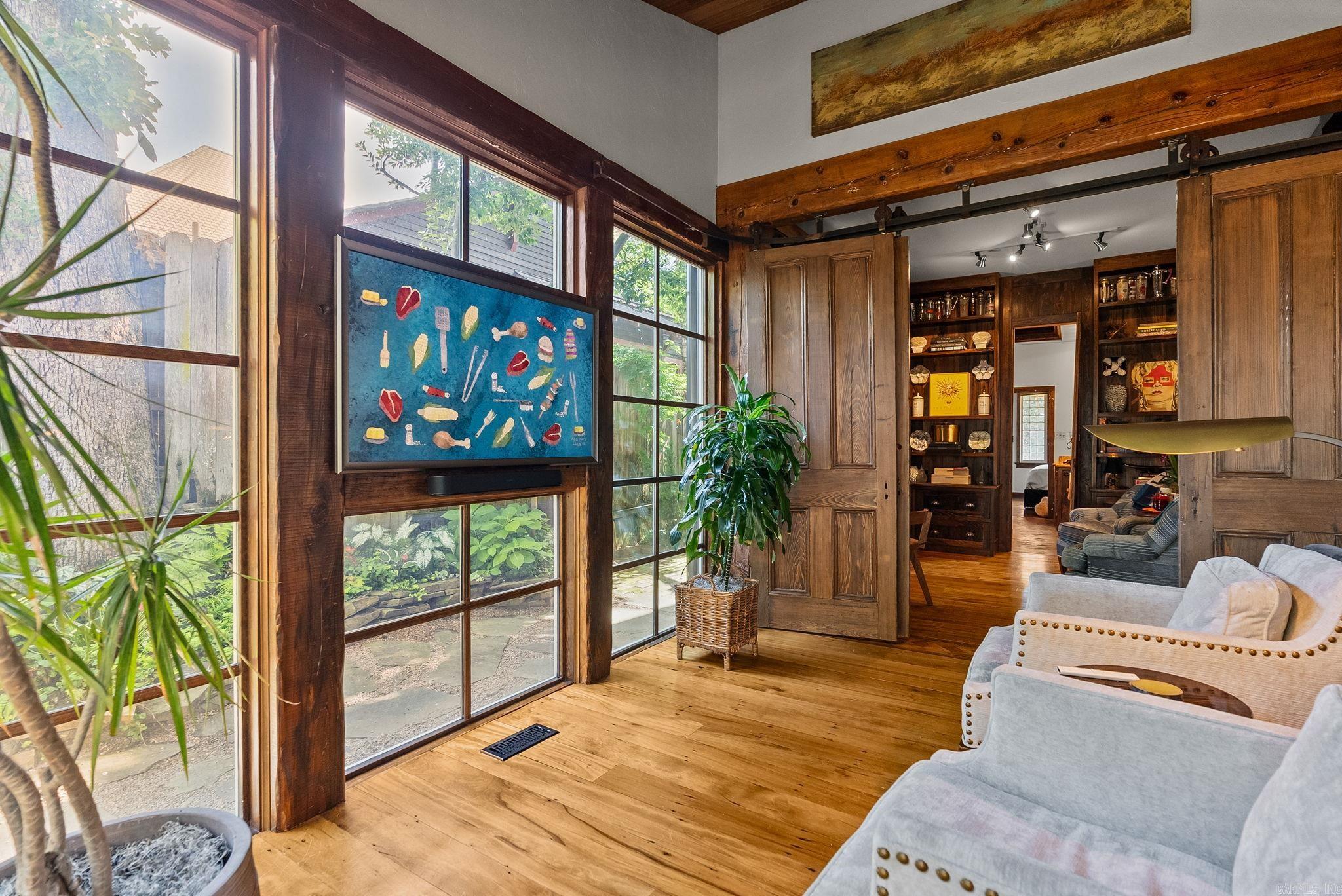 COUNTRY CLUB HGTS - Residential