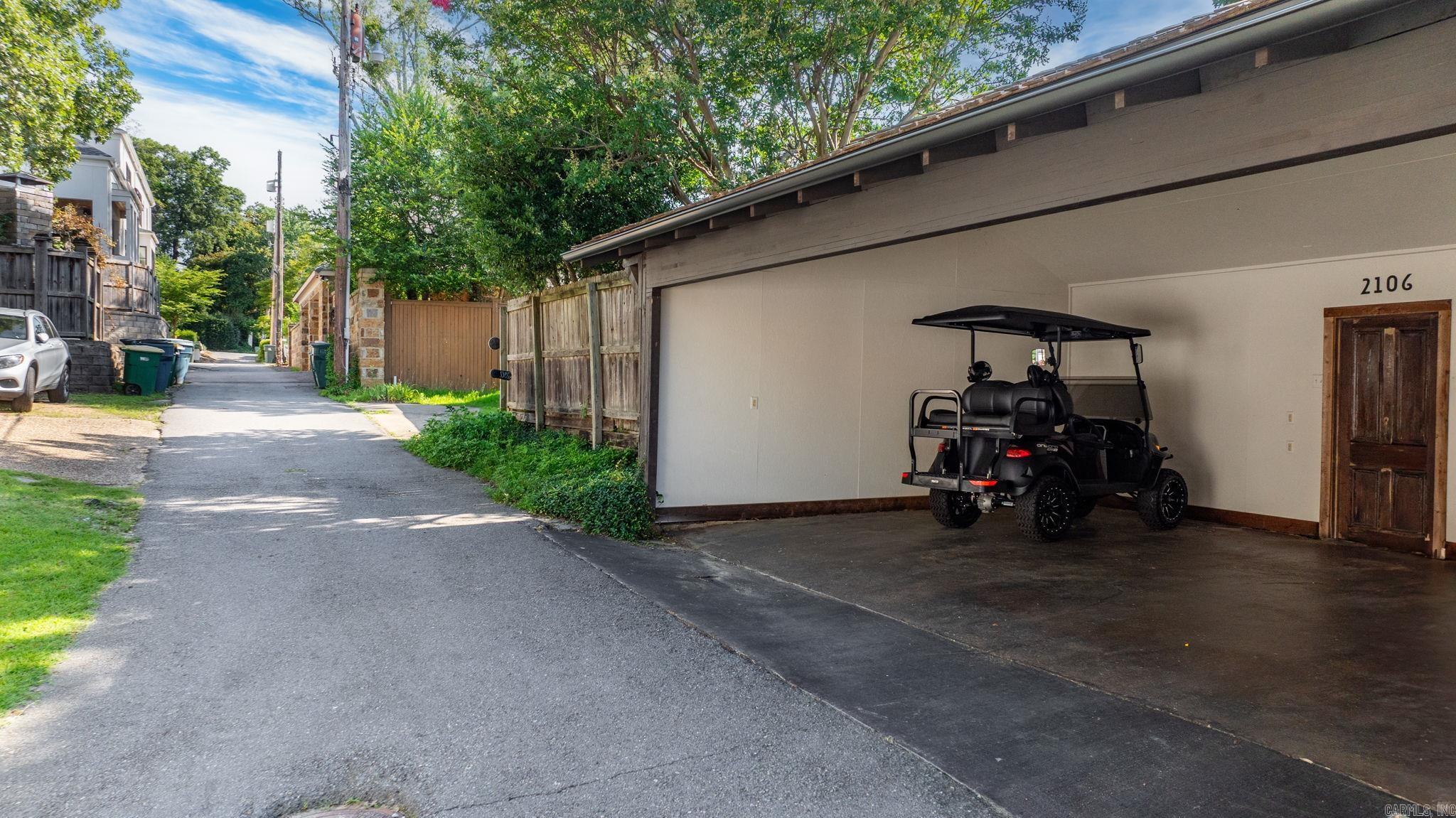 COUNTRY CLUB HGTS - Residential