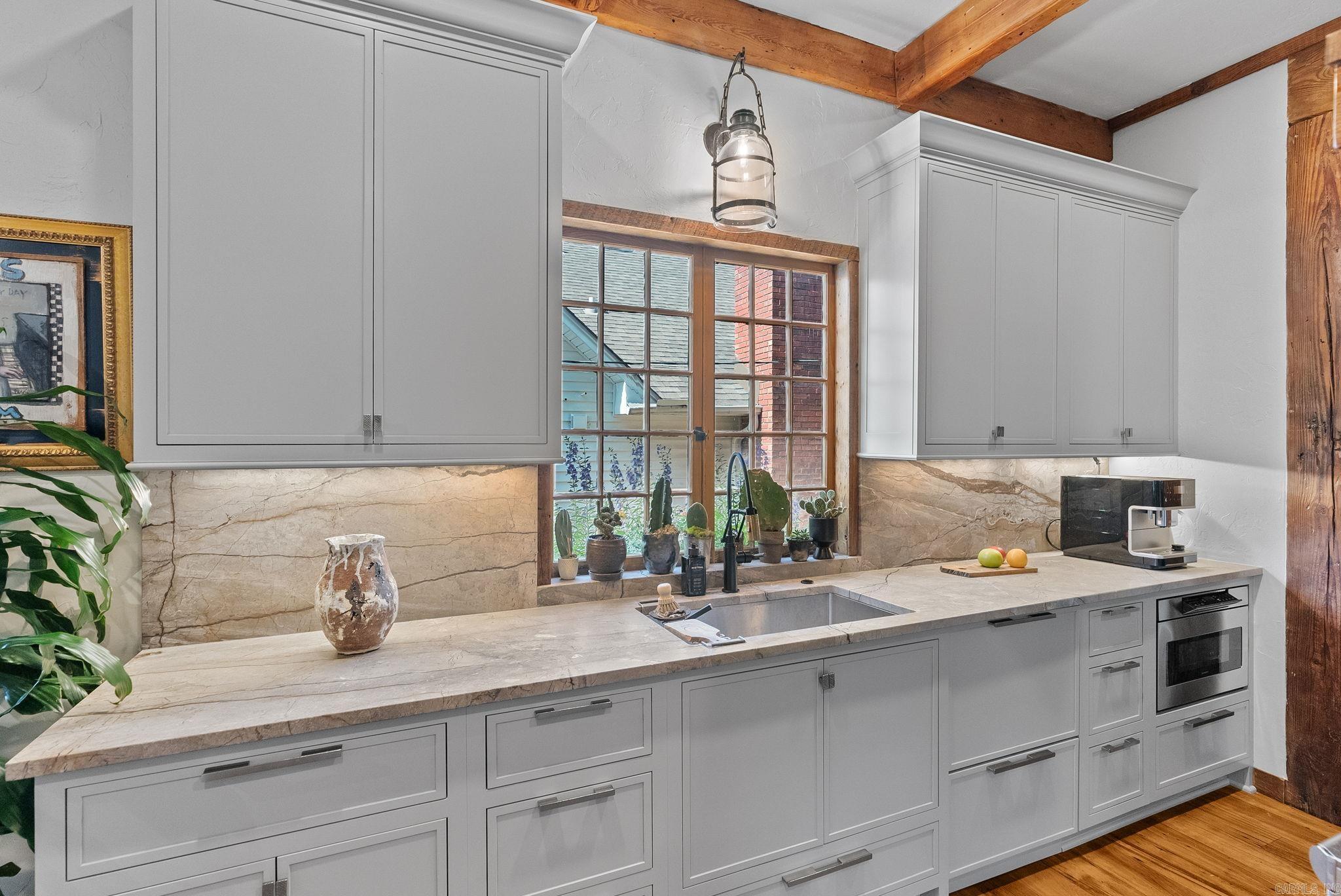 COUNTRY CLUB HGTS - Residential