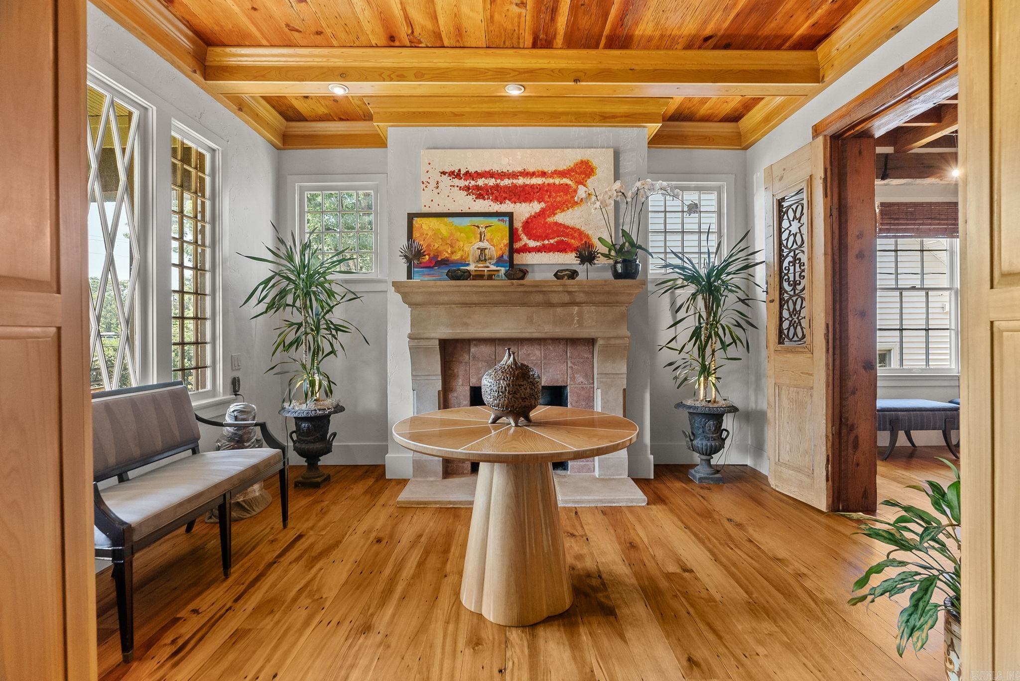 COUNTRY CLUB HGTS - Residential