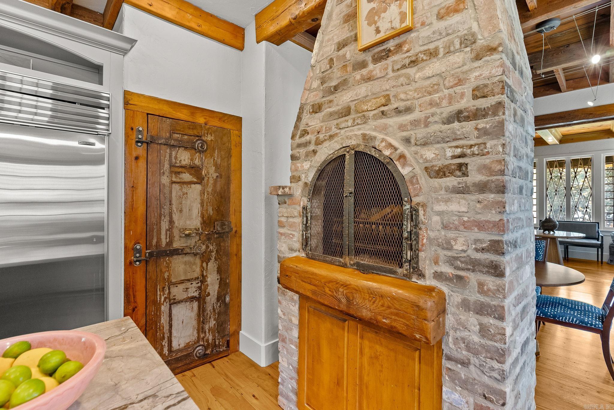 COUNTRY CLUB HGTS - Residential