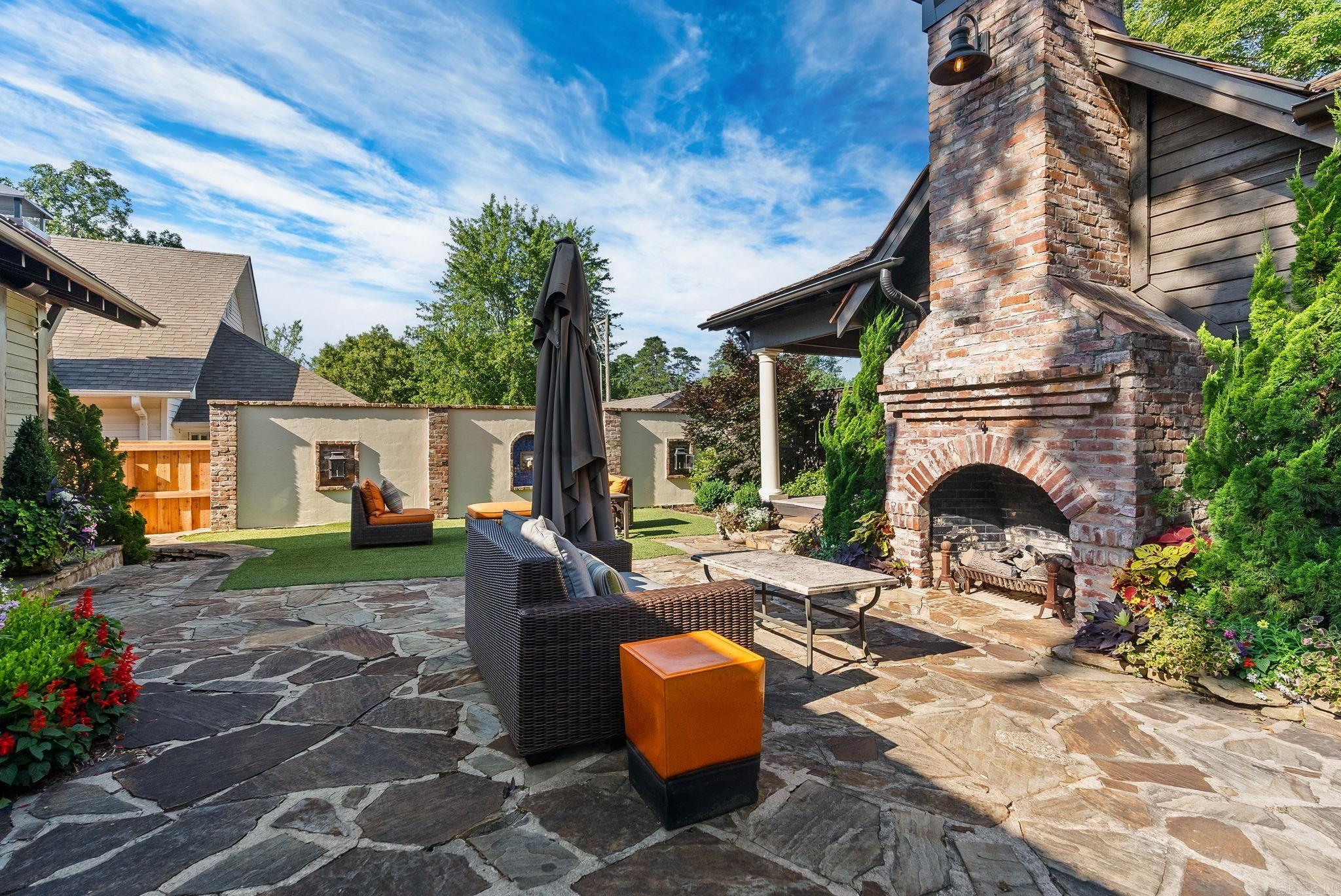 COUNTRY CLUB HGTS - Residential