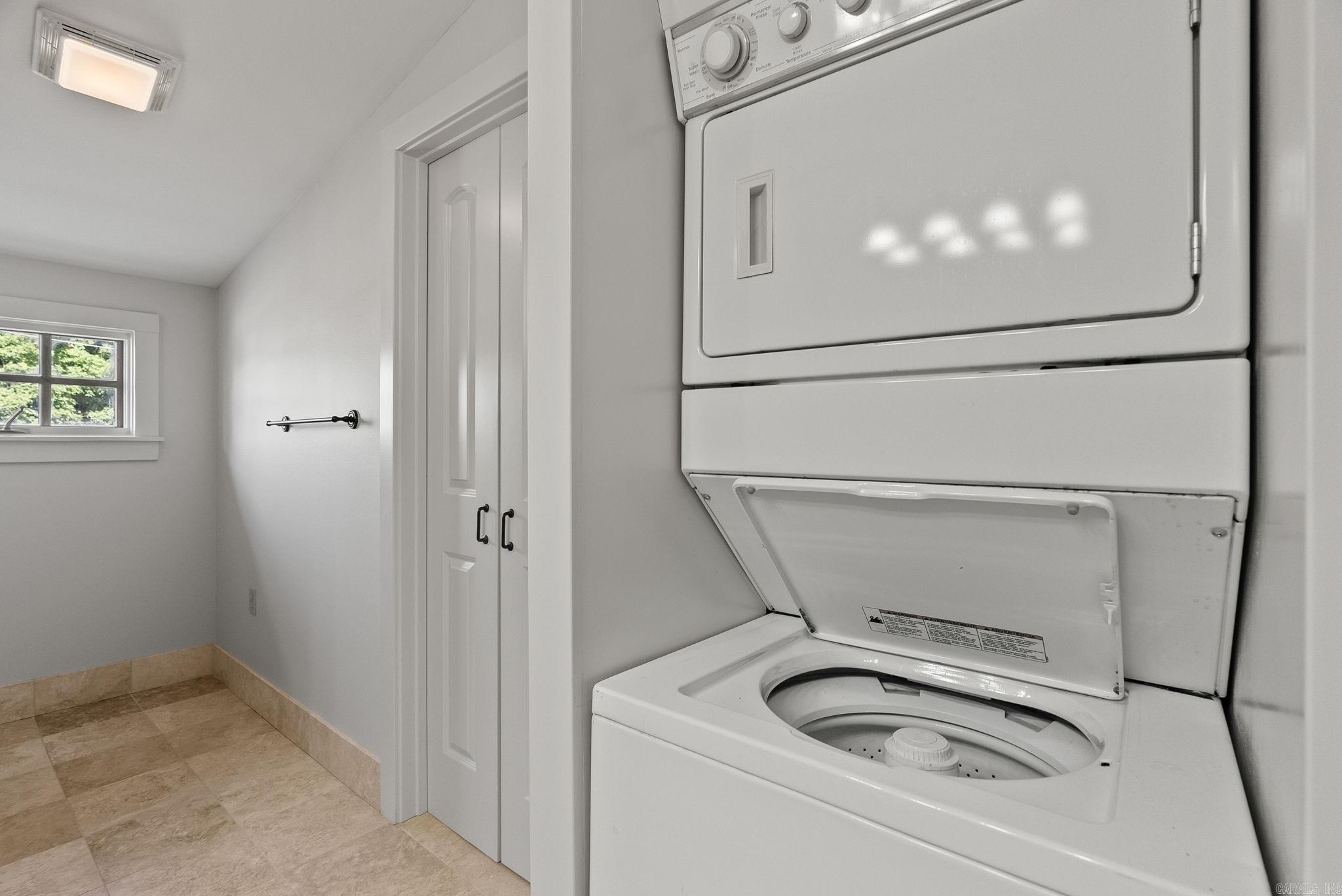 COUNTRY CLUB HGTS - Residential