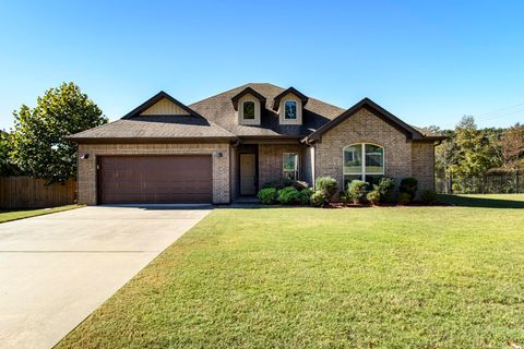 Photo of 18925 Lochridge Drive Dr, Little Rock, AR 72210 (MLS # 25042535)