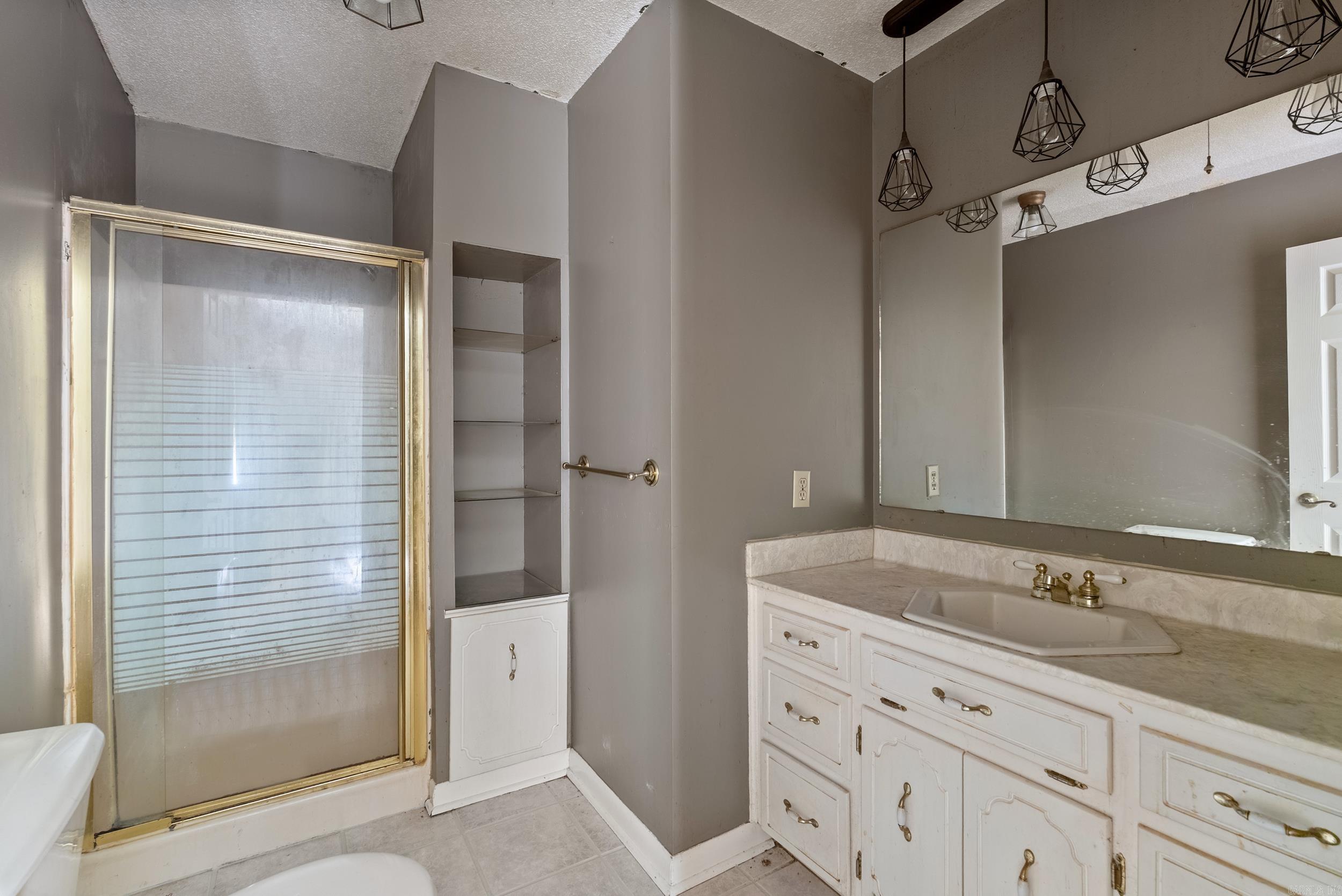 SHADY ACRES - Residential