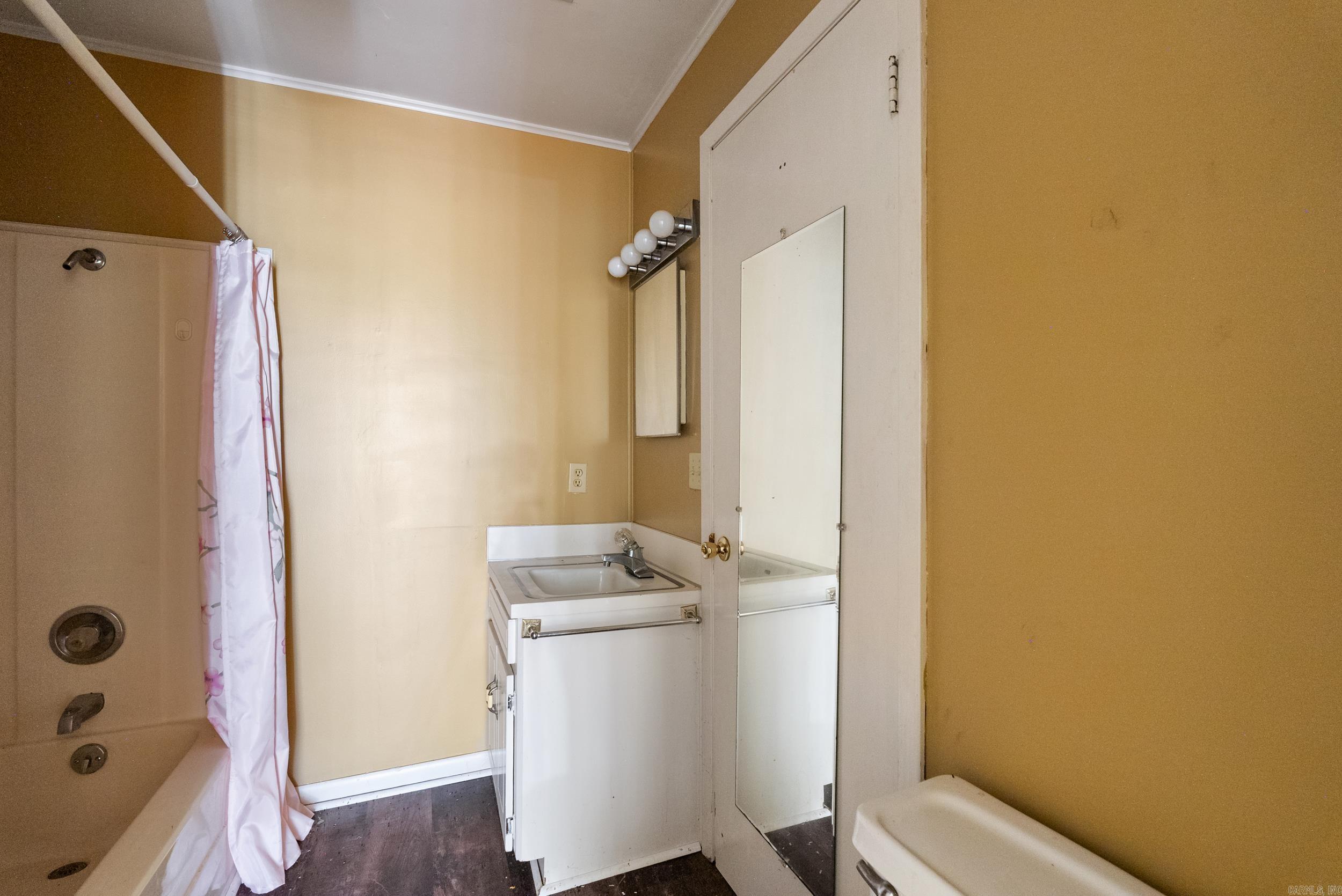 SHADY ACRES - Residential