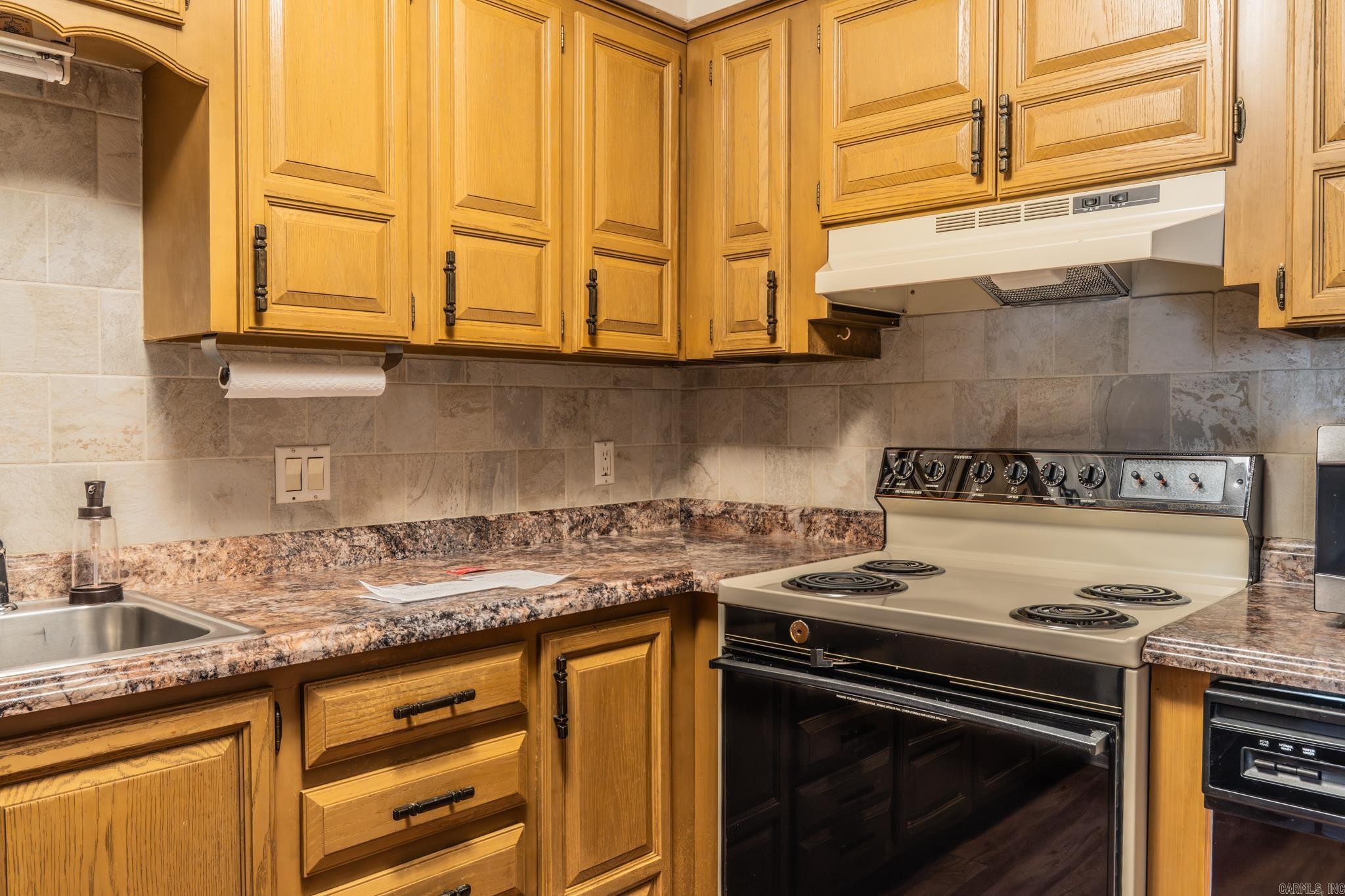 VALENCIA COURTS - Residential