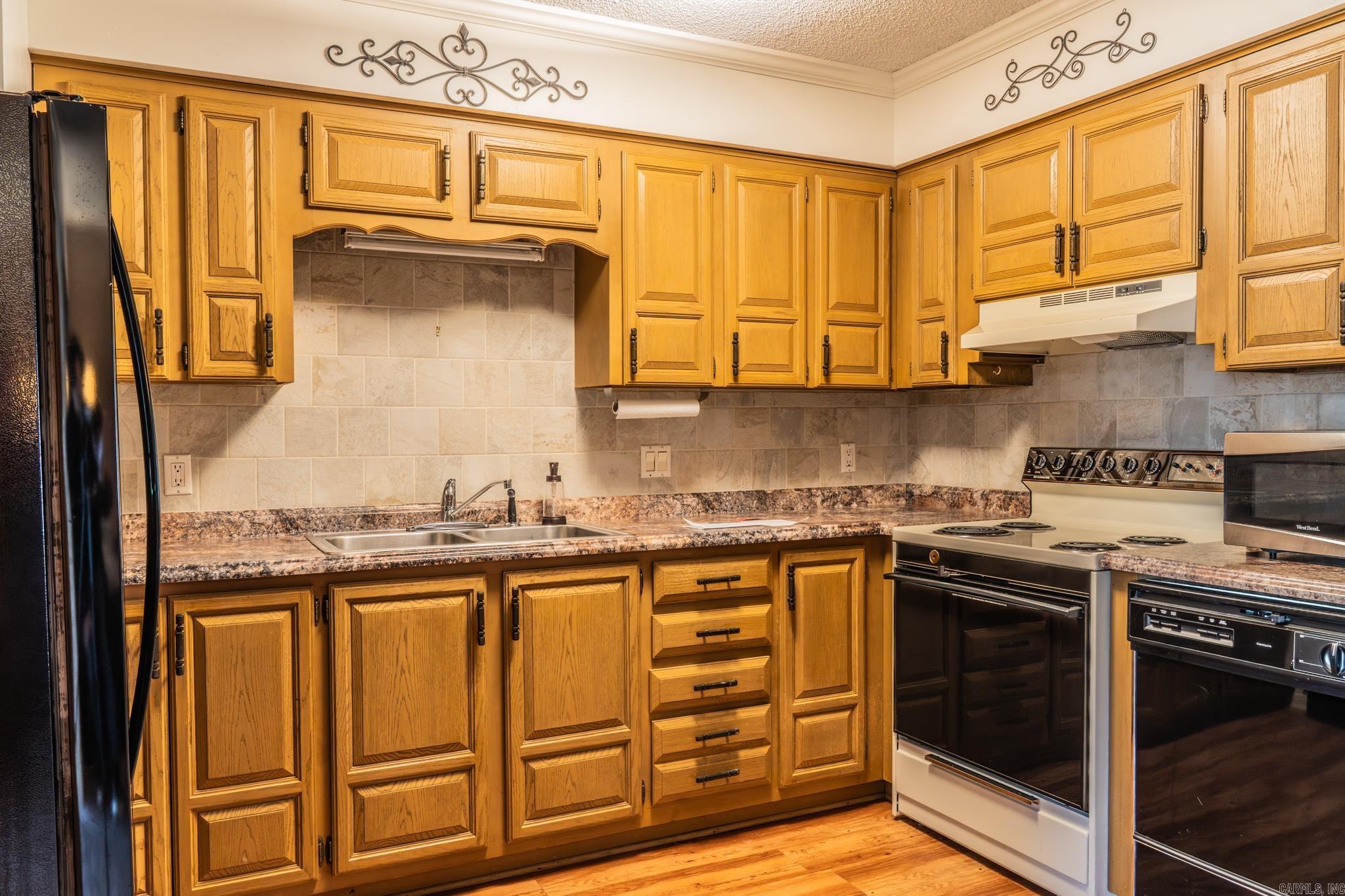 VALENCIA COURTS - Residential