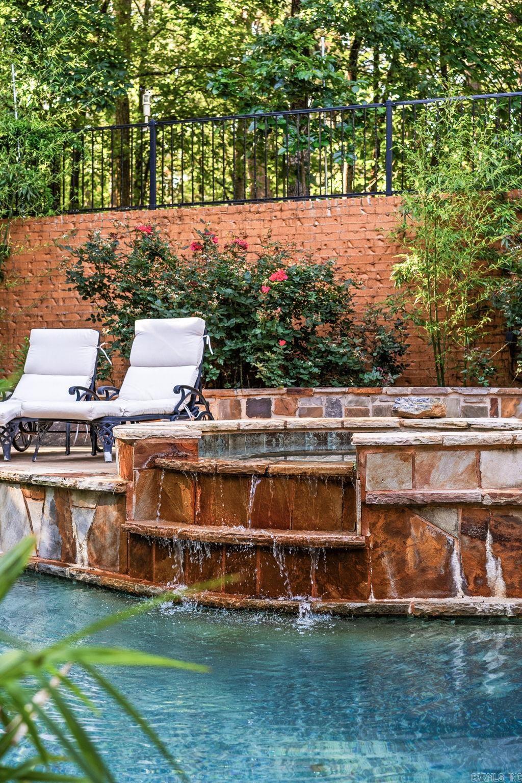 CHENAL DOWNS - Residential