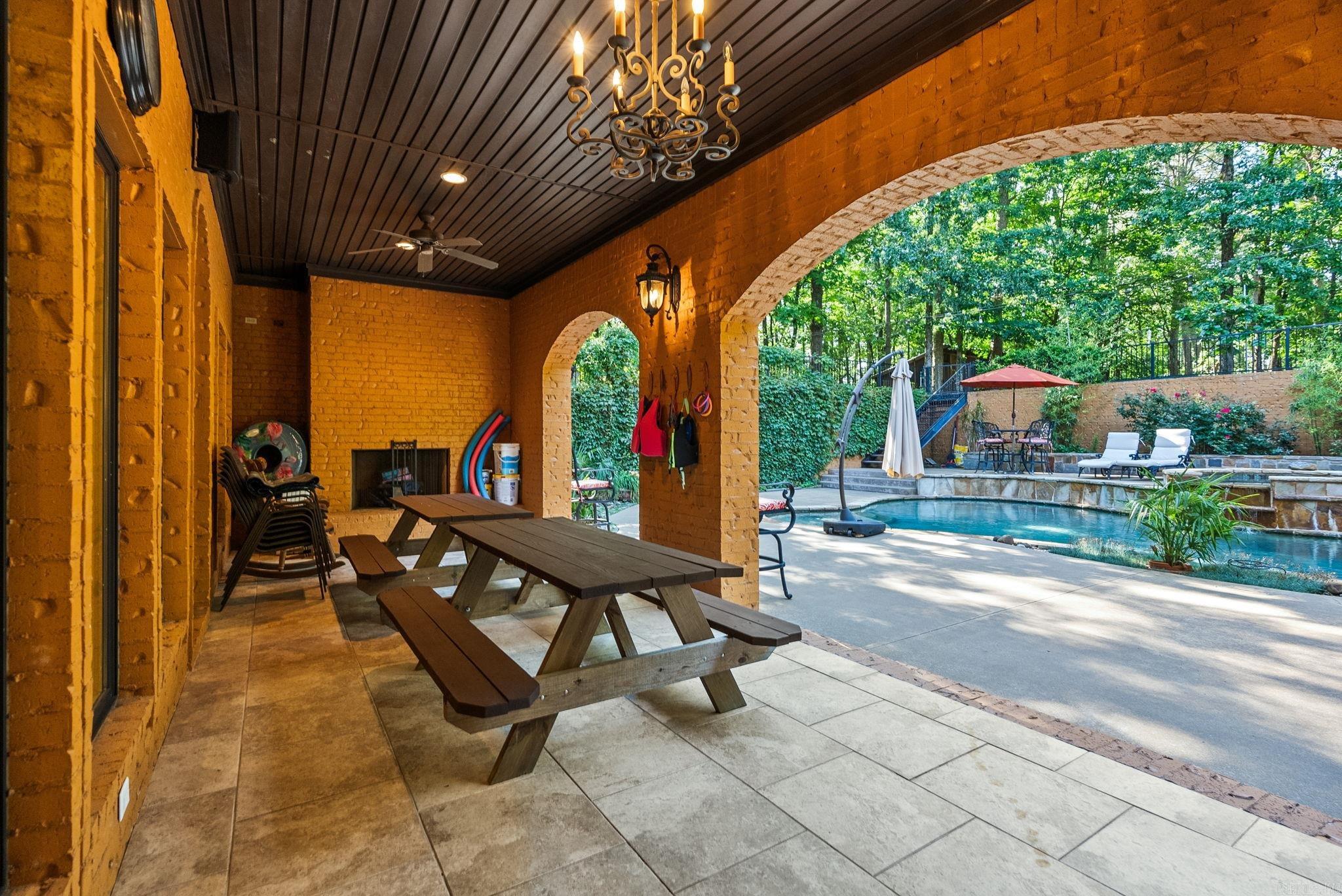 CHENAL DOWNS - Residential