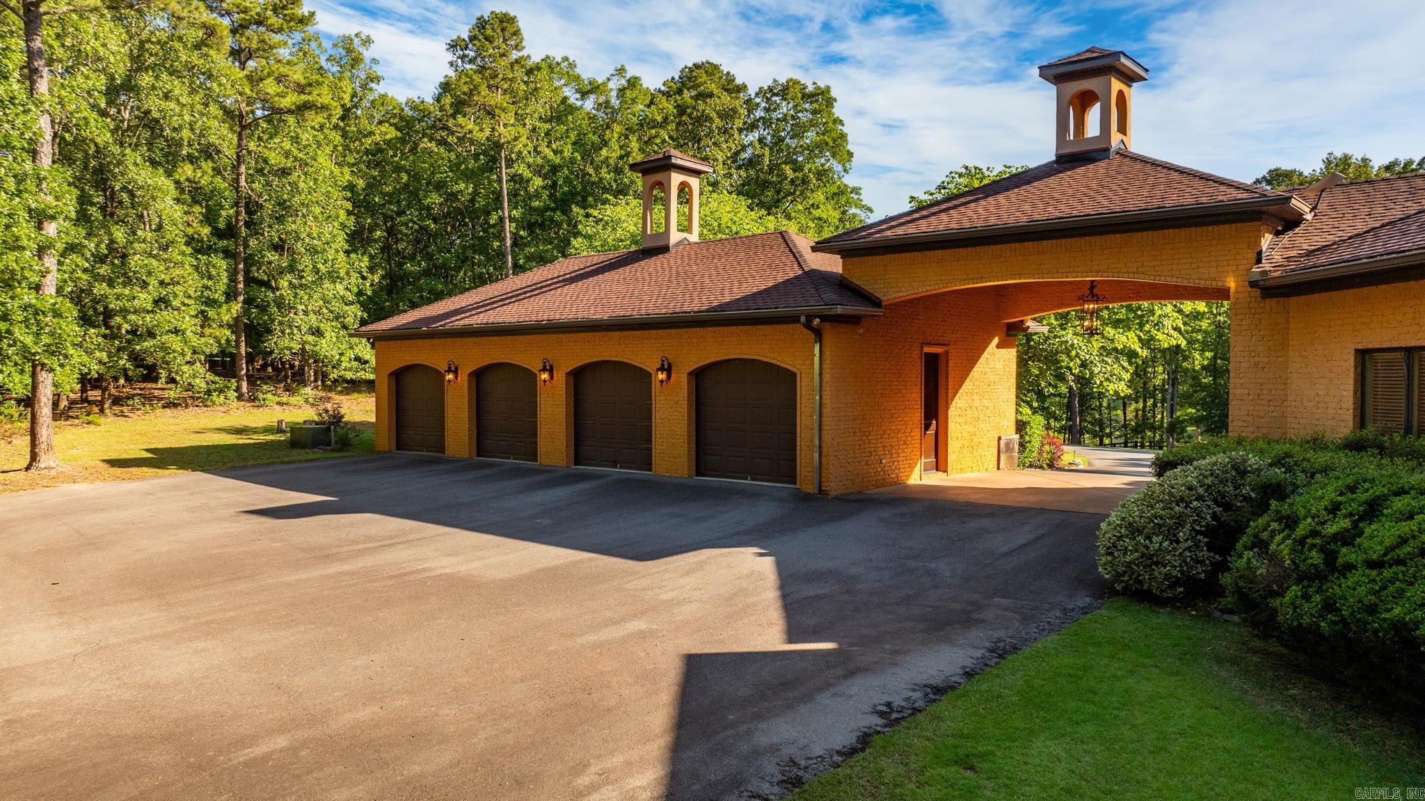 CHENAL DOWNS - Residential