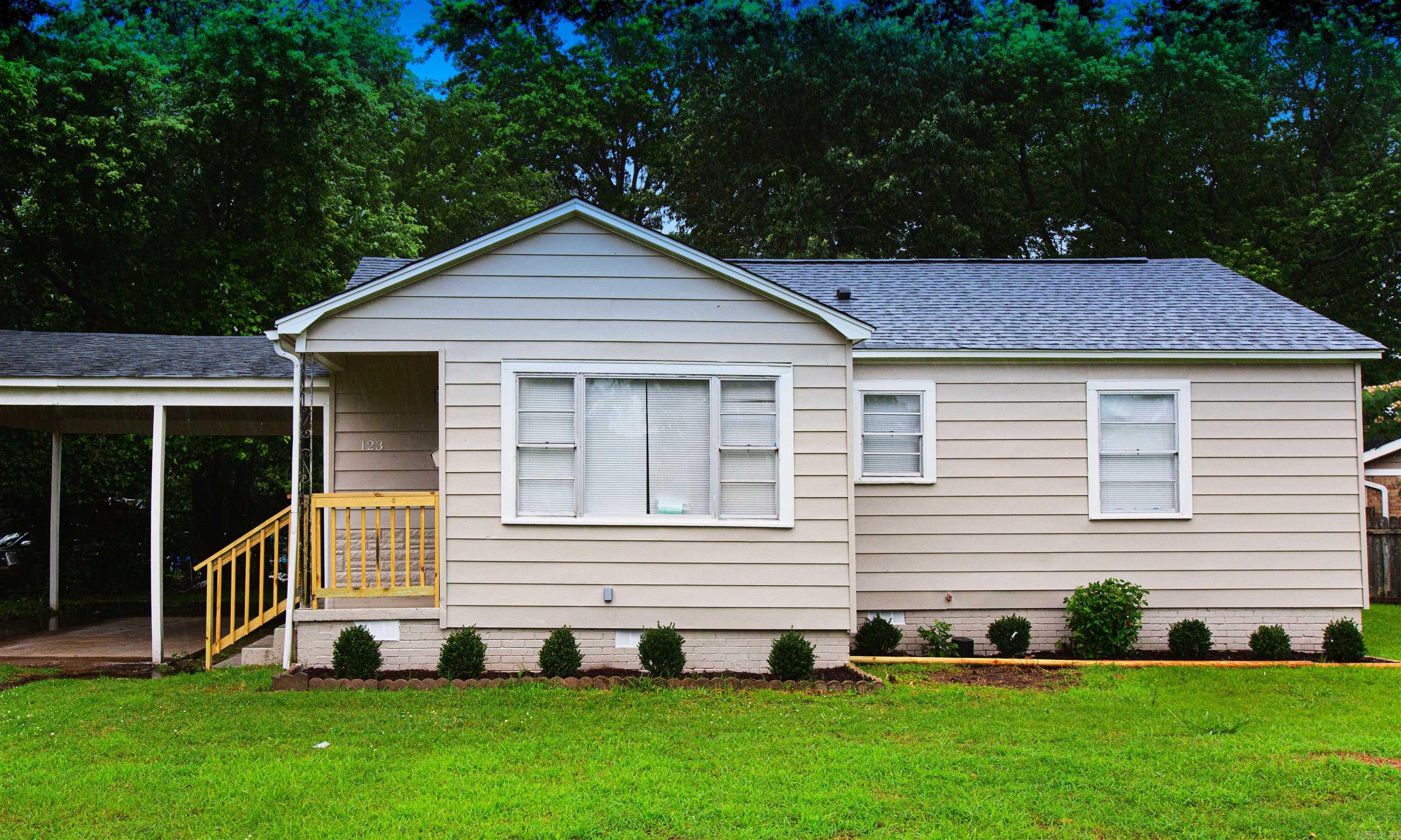 This lovely home is a 3bd with and 4th optional bedroom, 2 full bathrooms! Great amount of yard space. Schedule your showing today with showing time