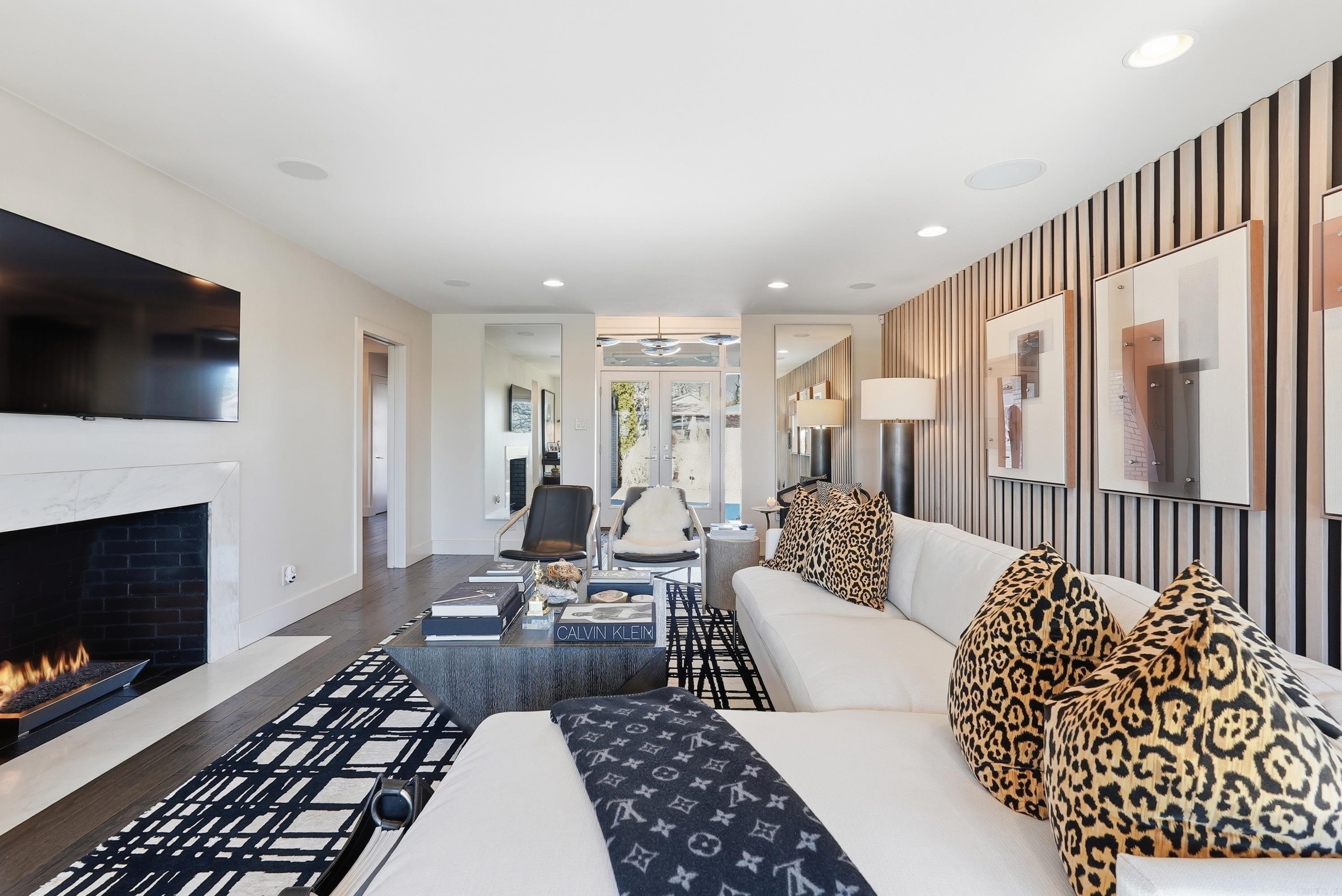 PLAZA HEIGHTS - Residential