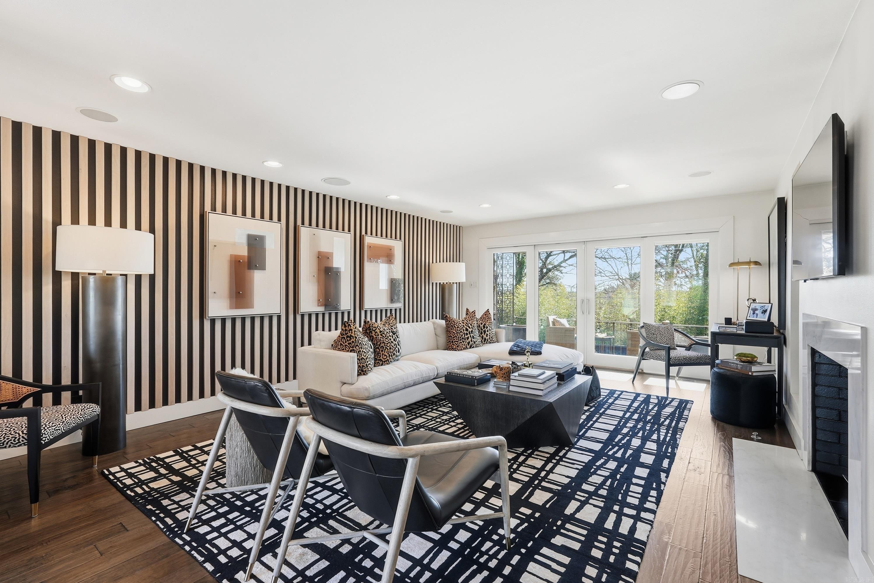 PLAZA HEIGHTS - Residential