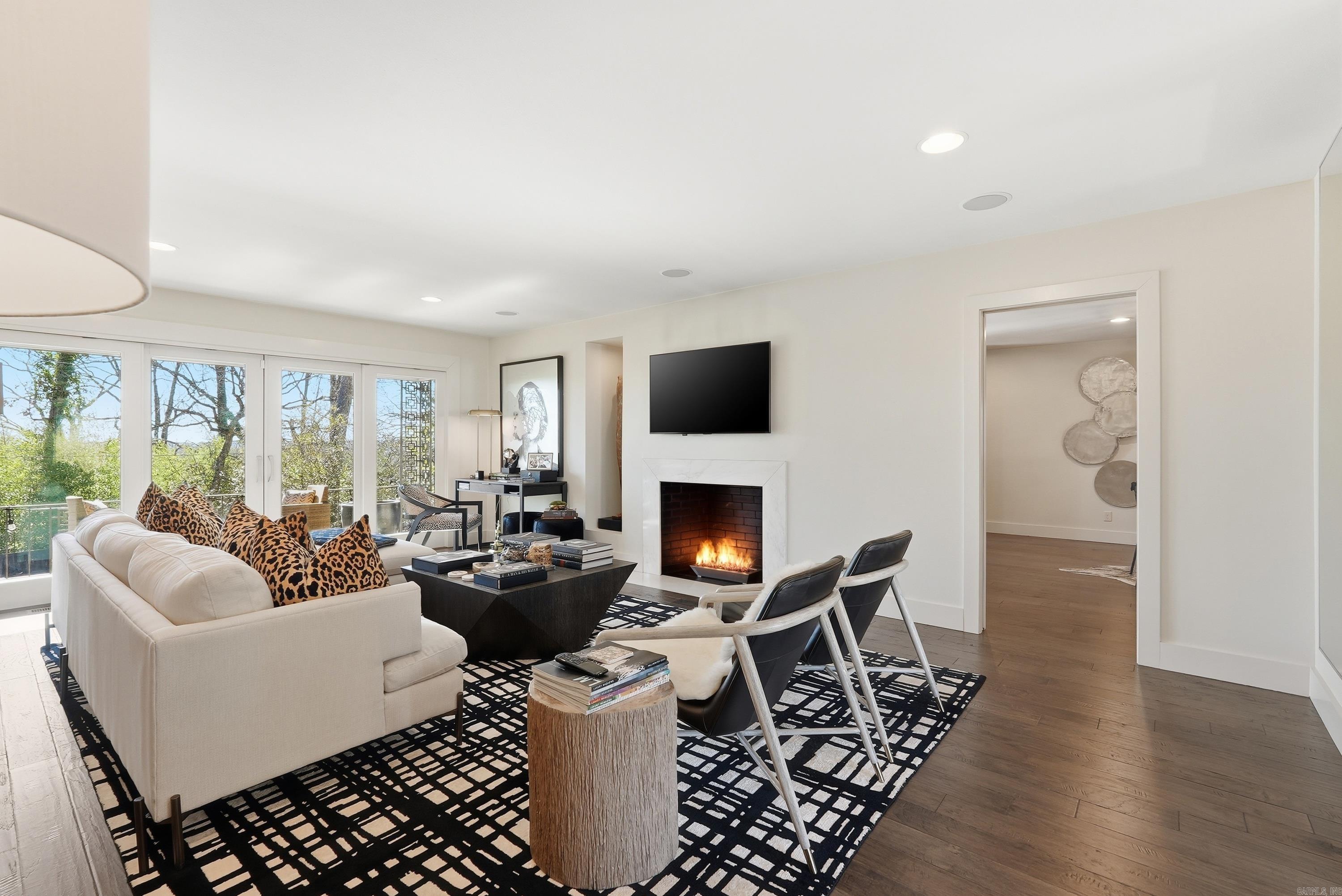 PLAZA HEIGHTS - Residential