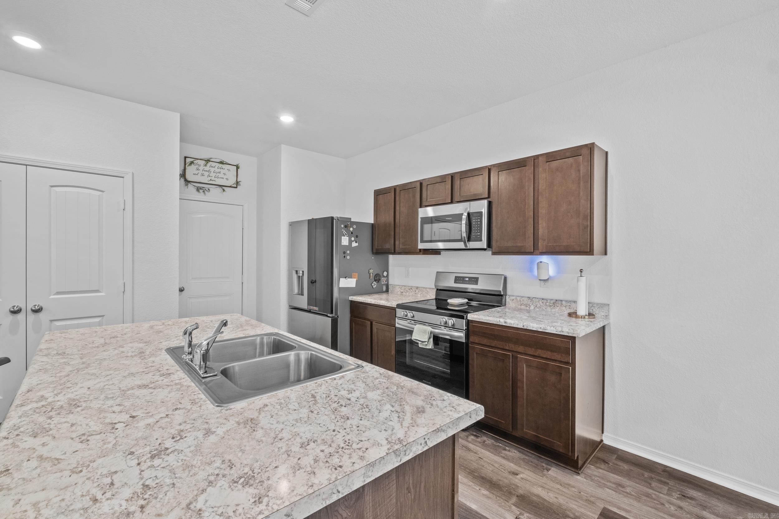 COUNTRY CLUB OF ARK THE - Residential